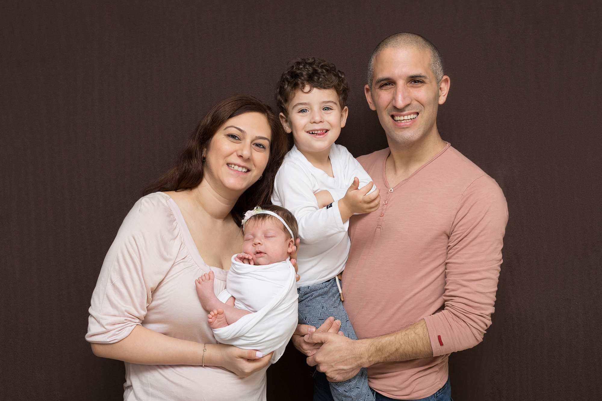 ניובורן הקלאסי. צלמת הריון וניובורן