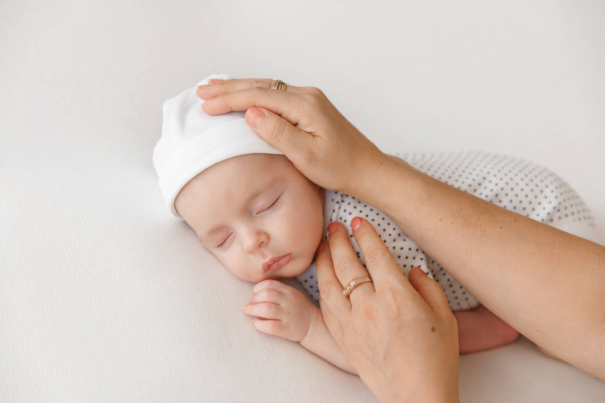 Simple ניובורן. צלמת הריון וניובורן