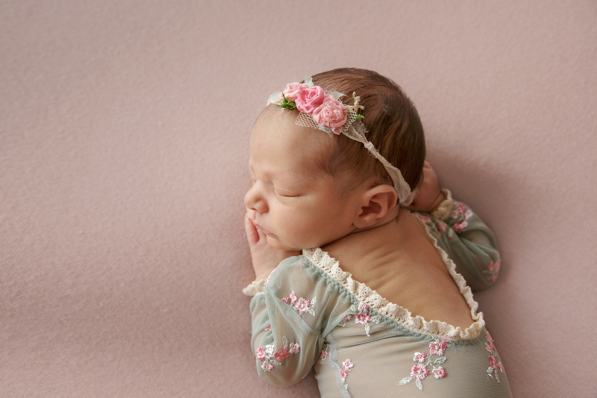 ניובורן הקלאסי. צלמת הריון וניובורן