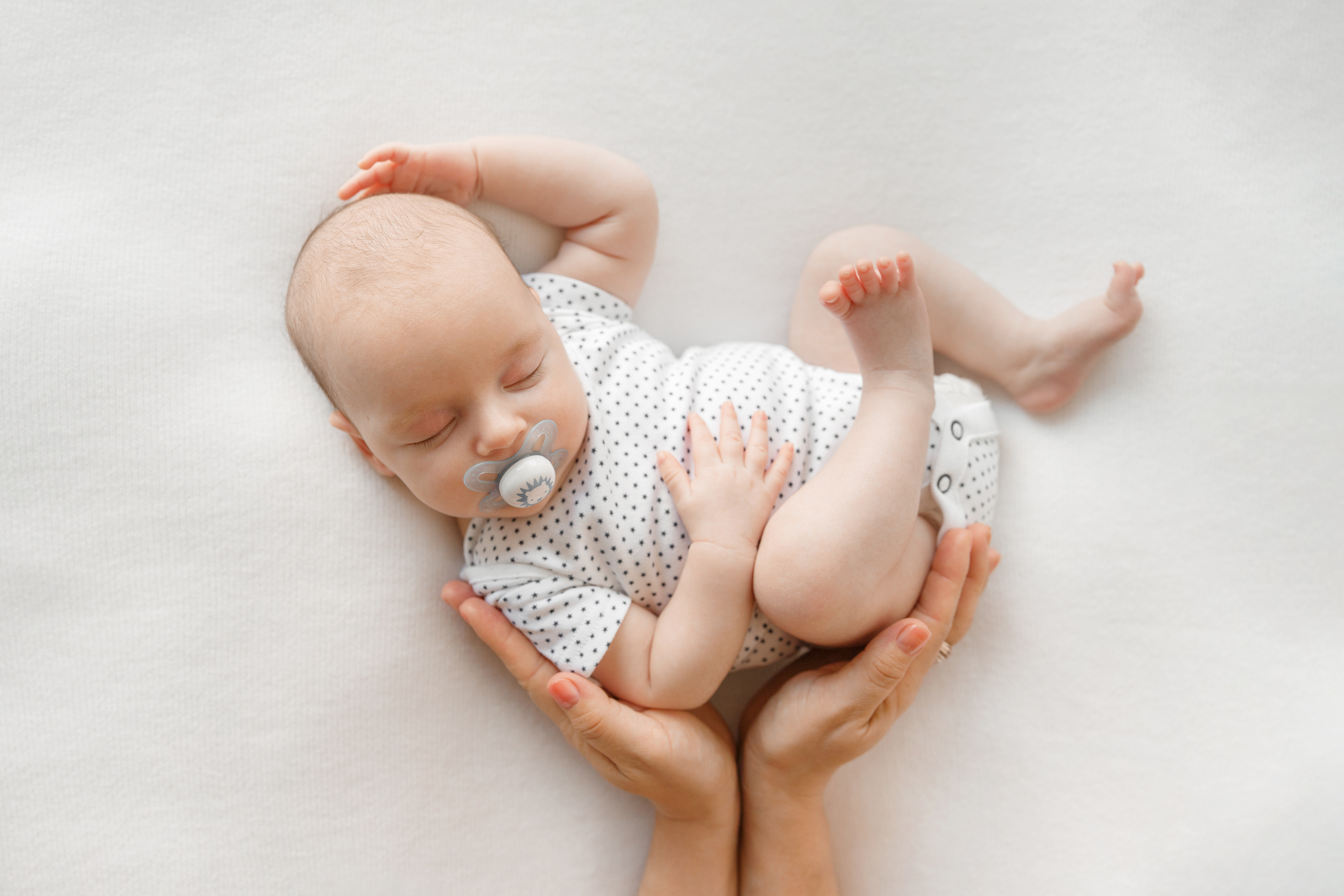 Simple ניובורן. צלמת הריון וניובורן