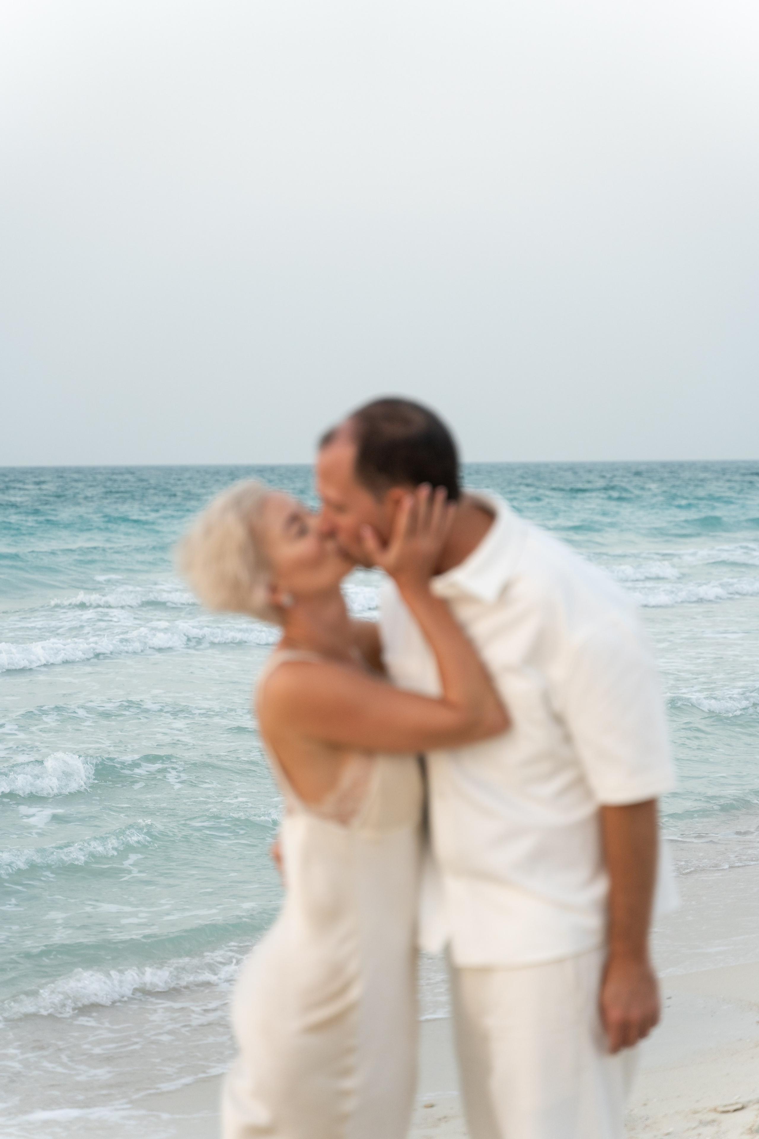 Предсвадебная фотосессия на пляже. Фотограф в Абу Даби Марина