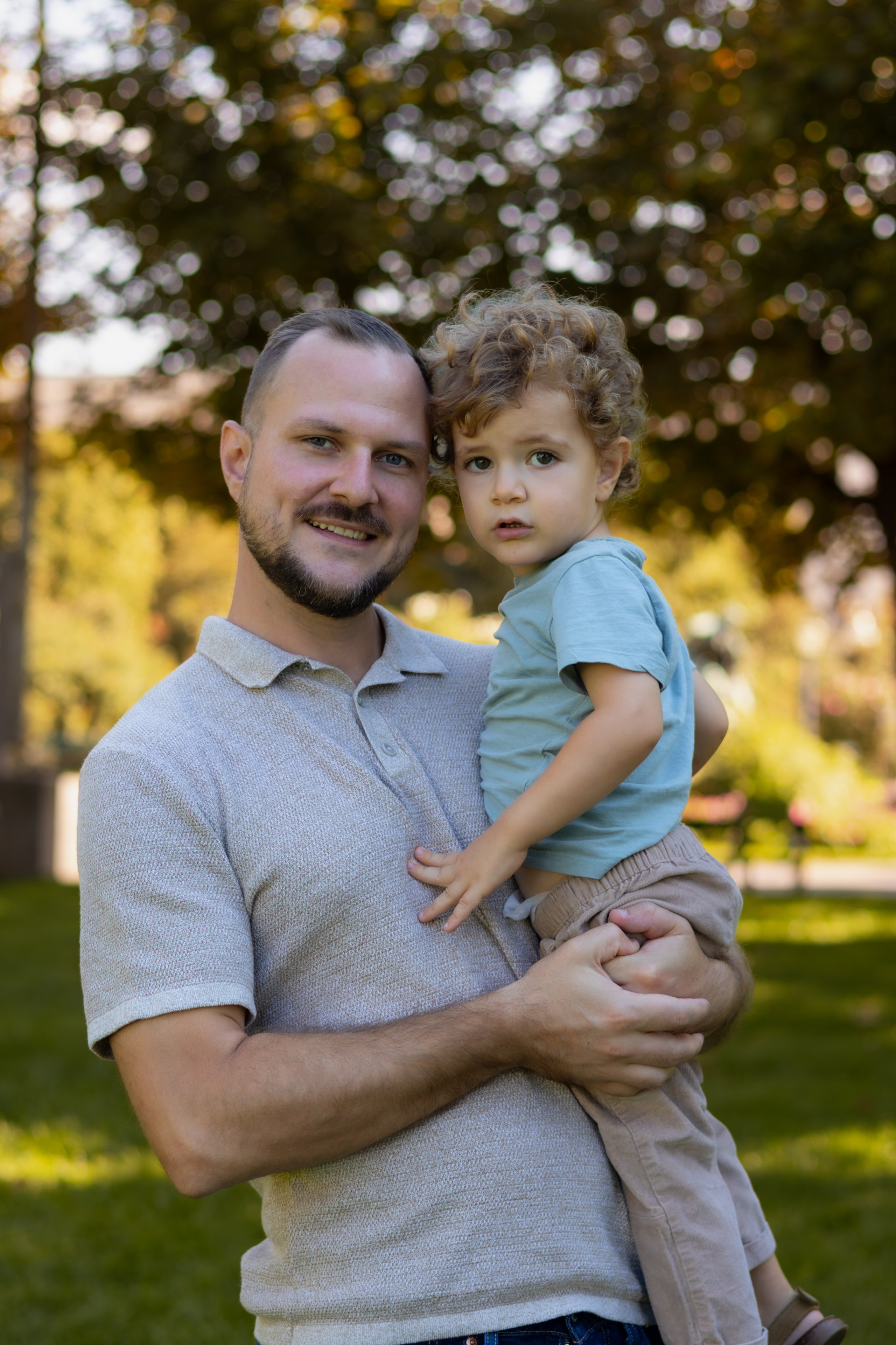 Family afternoon at the park. Portrait photographer in Vienna