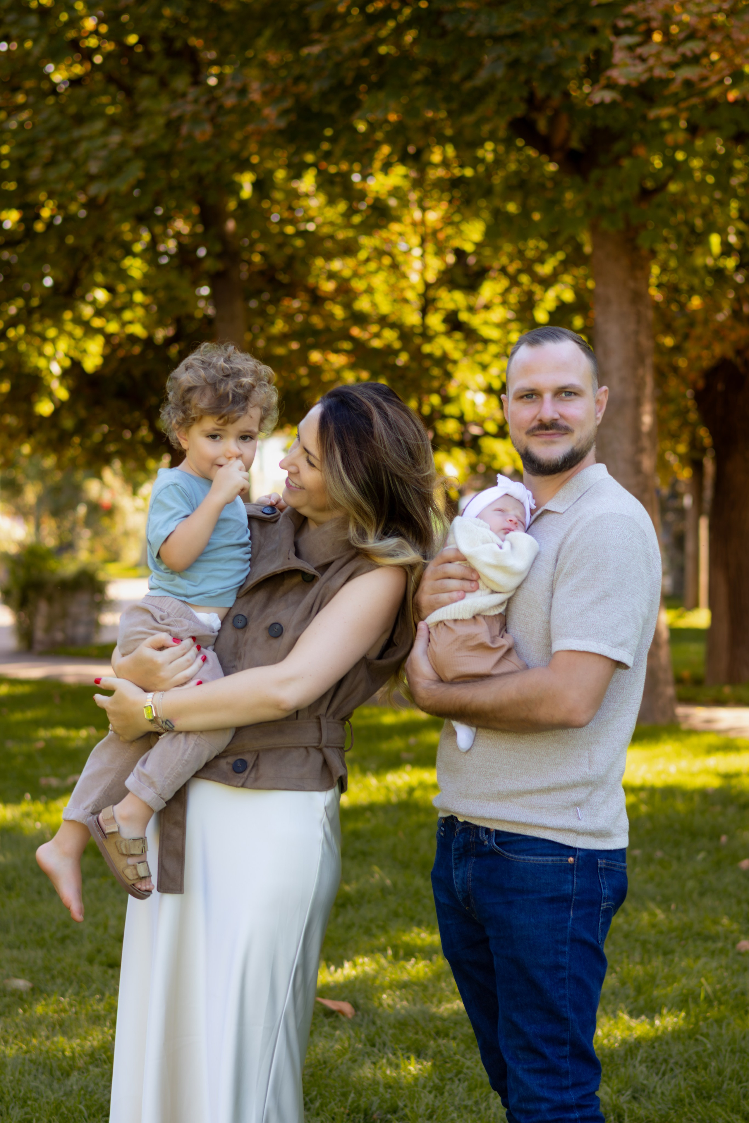 Family afternoon at the park. Portrait photographer in Vienna