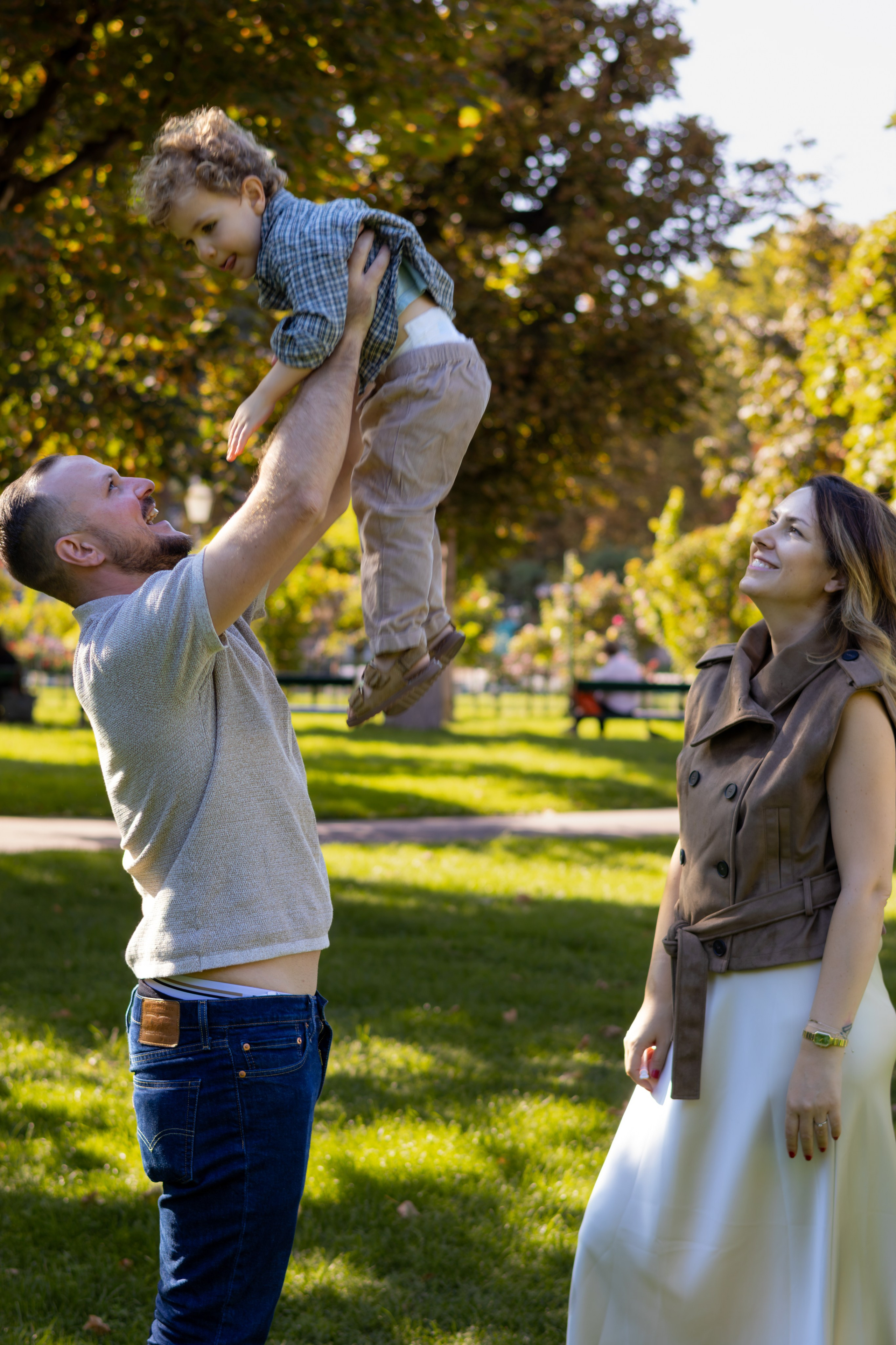 Family afternoon at the park. Portrait photographer in Vienna