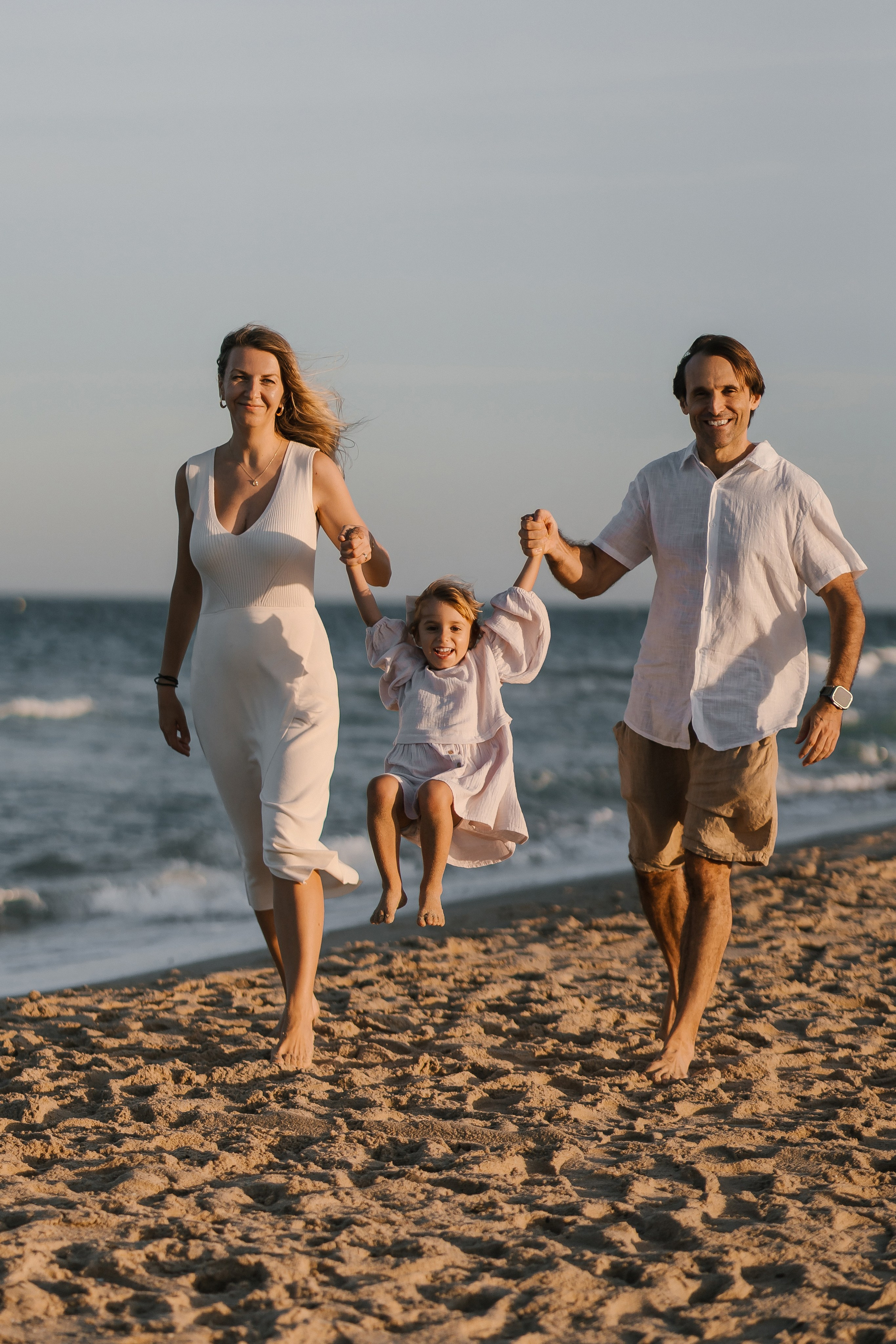 Julia, Pedro y Mia. Fotógrafa de bodas y familias en España, Valencia: Nadia ProFoto