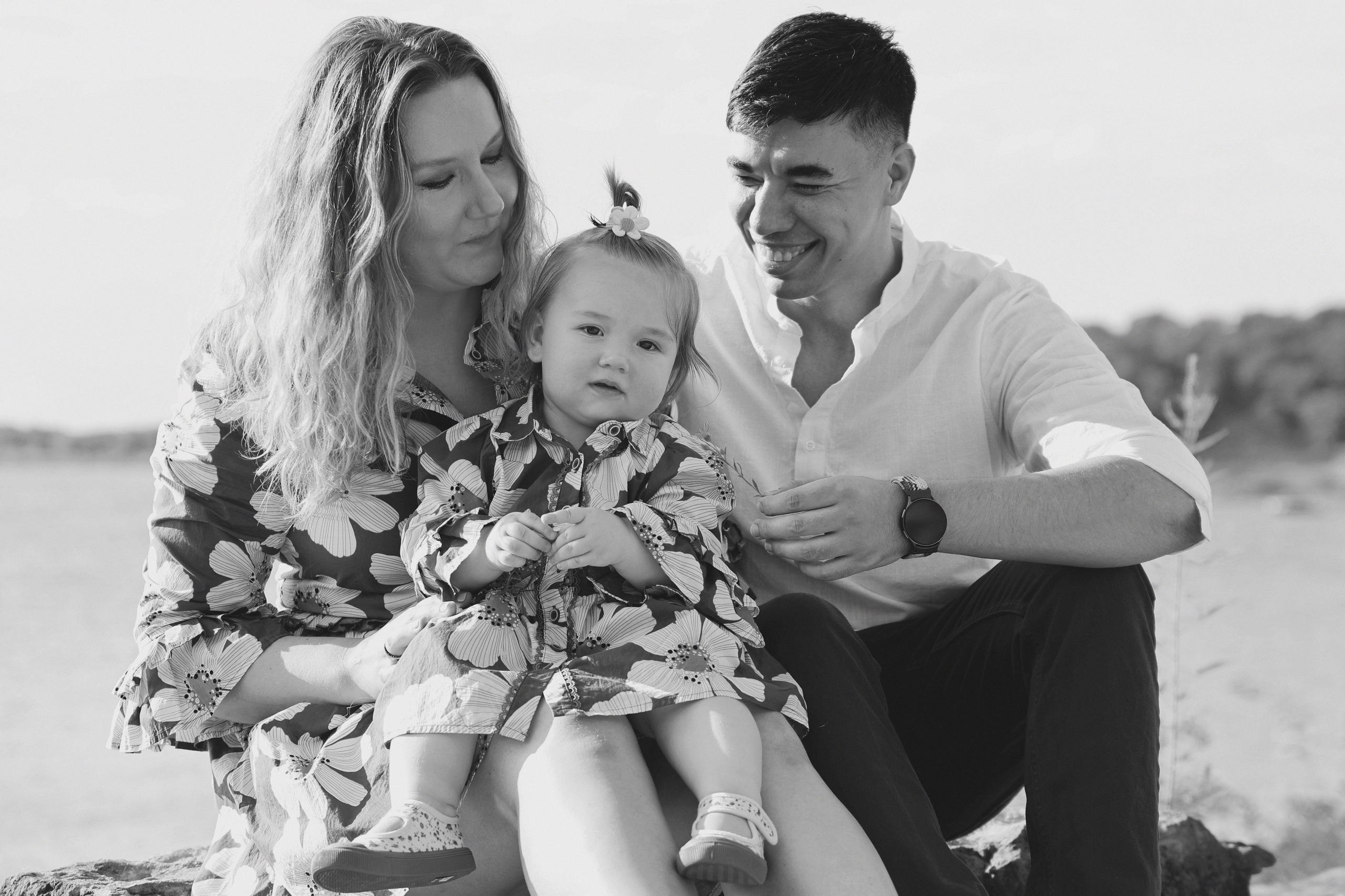 Baby Family Photoshoot – Outdoor Family Photography with Infant or Toddler. Lana Petrychenko — Portrait & Family Photographer. Valencia, Spain