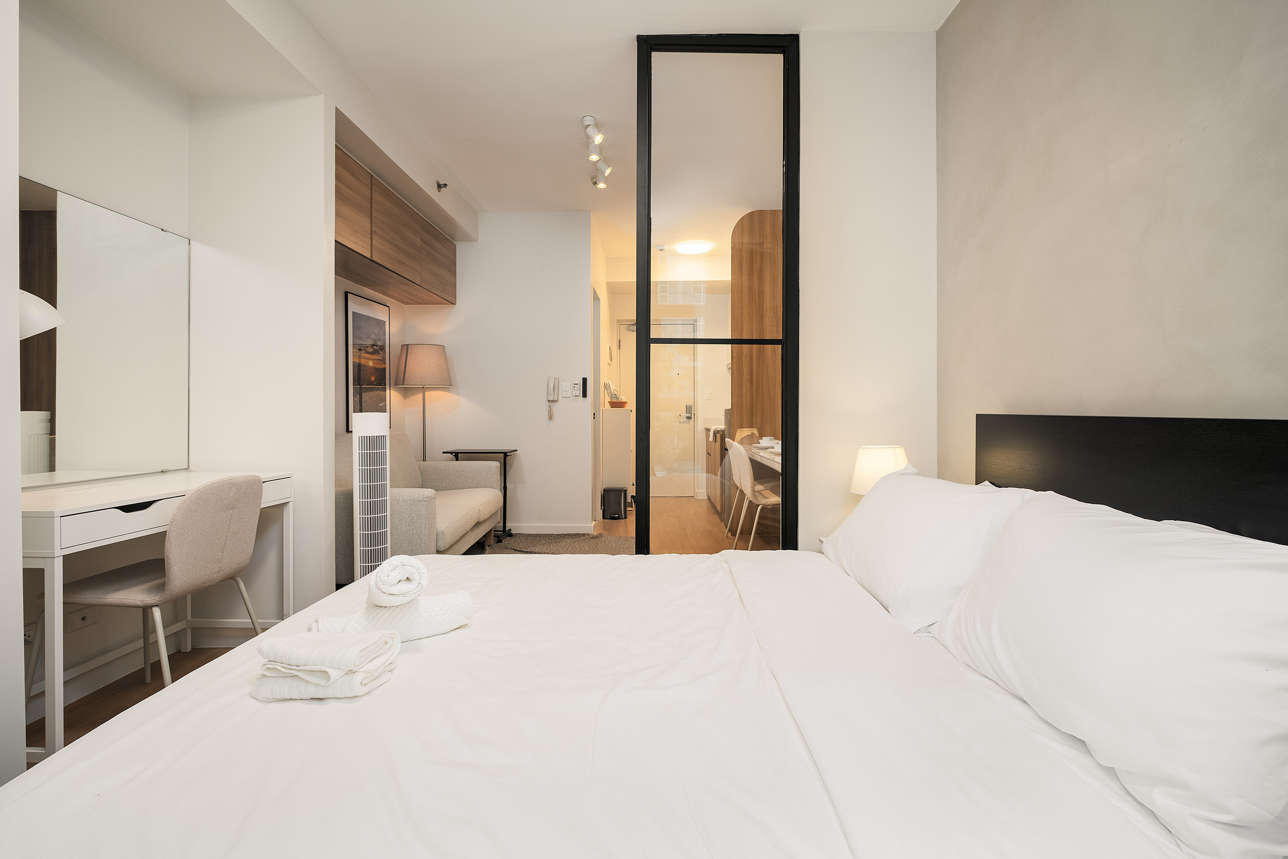 LINEAR MAKATI // AIRBNB. Interior & Architectural Photographer Philippines | Argen Carlo Camaclang