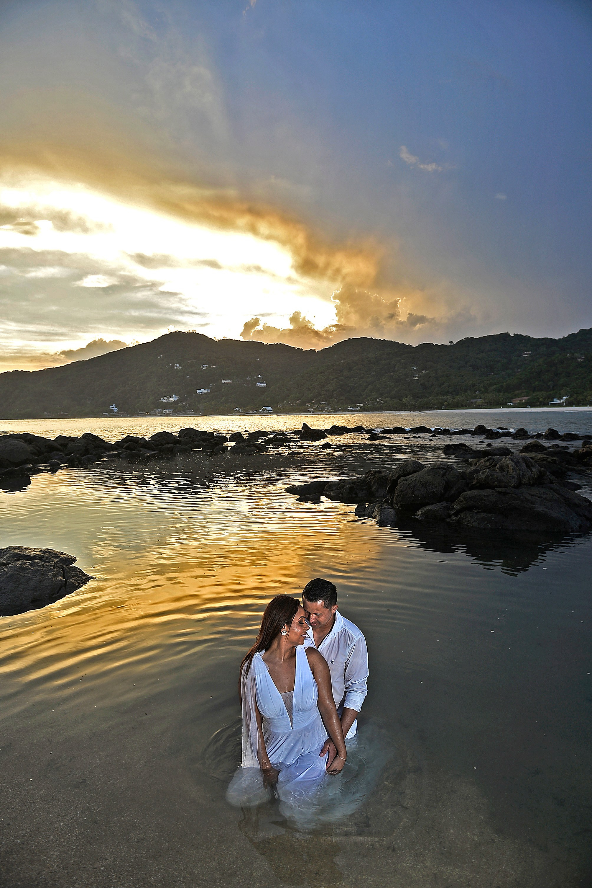 Valdene & Yasmim — Praia das Conchas, Guarujá. Produtora Bride