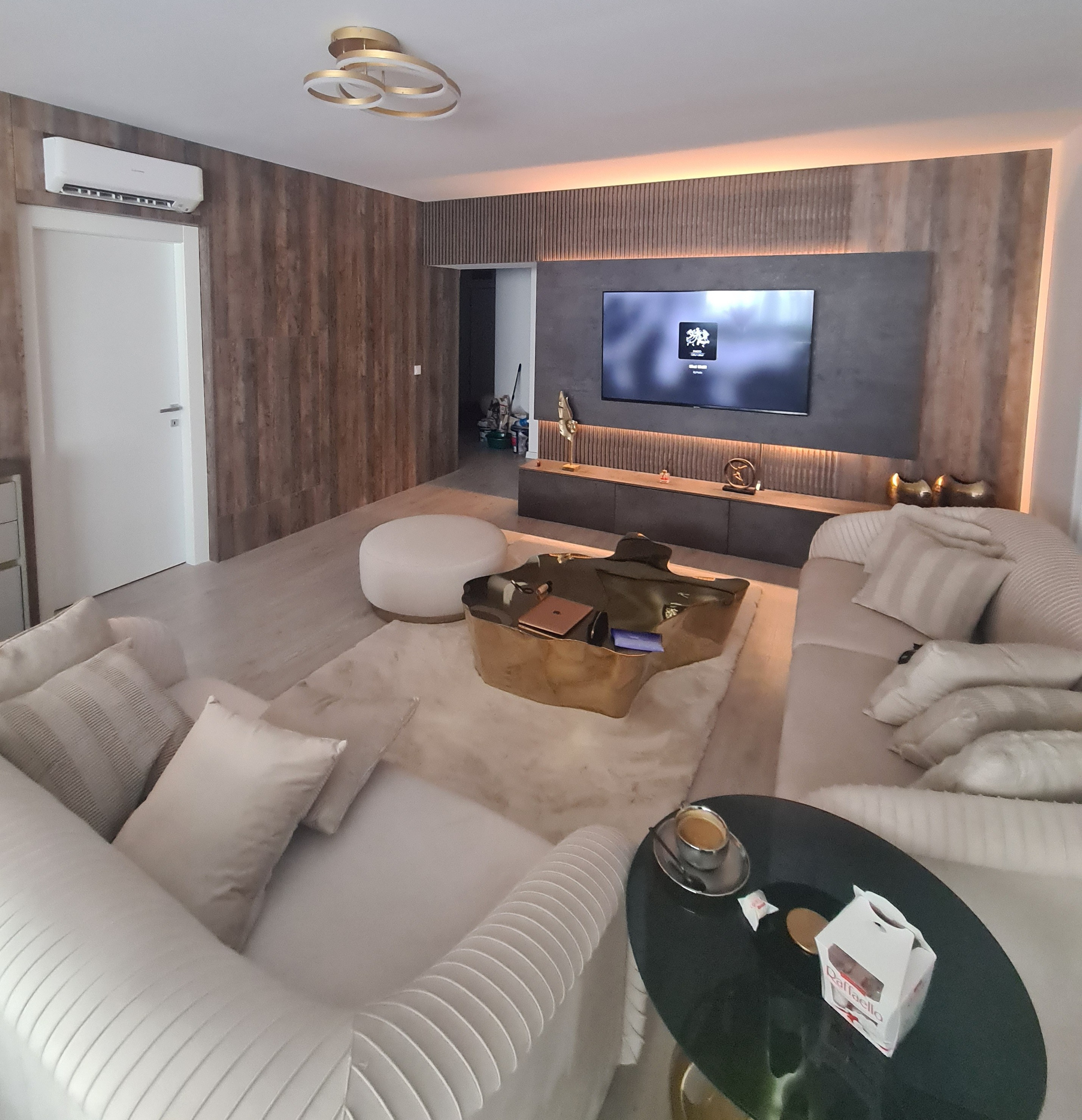 Comoda Tv. Furniture Alexandru Turcu