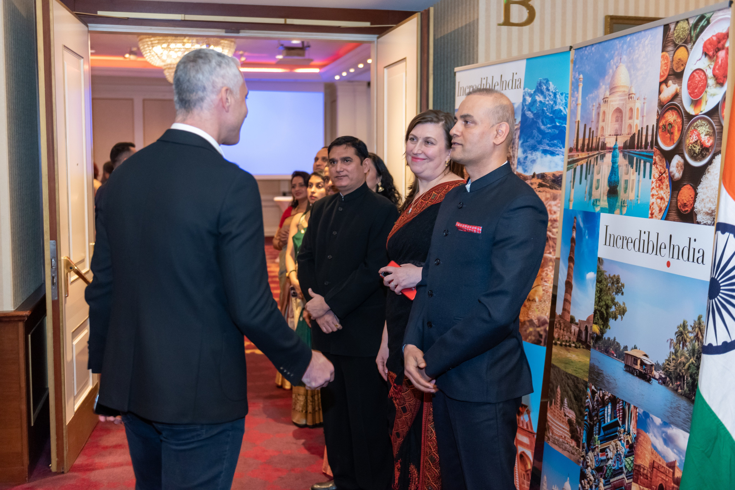 Fotograf corporate, sedinta foto business, pret fotograf corporate, Servicii Profesionale pentru Evenimente de Business, Portrete business, fotografii pentru evenimente organizate de companii, fotografie de produs, Poze business bucuresti, Fotografii profesionale bucuresti,Fotografii portret profesionale