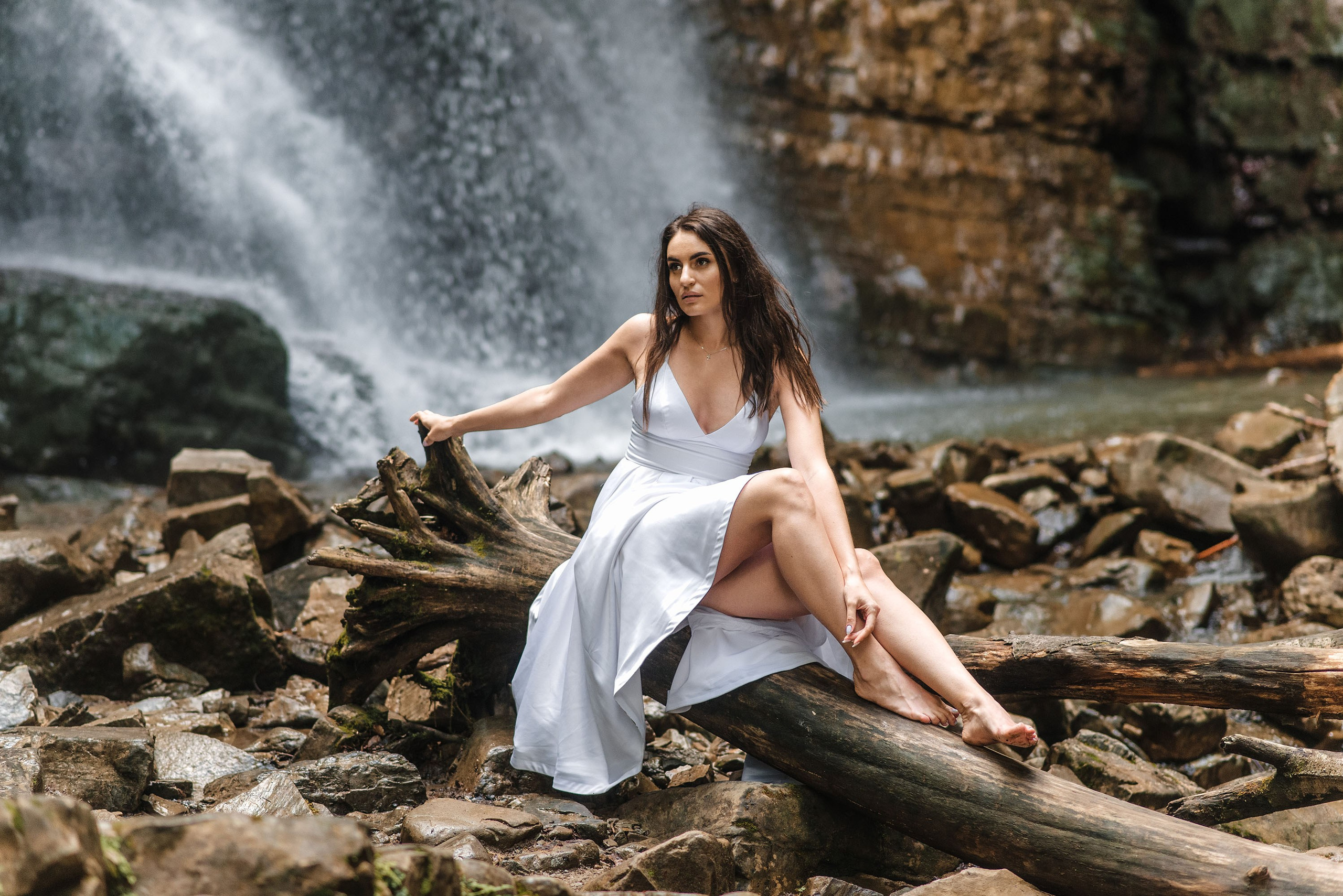 Вася та Оля дозйомка Манявський водоспад. Весільний та портретний фотограф Кизим Арсен