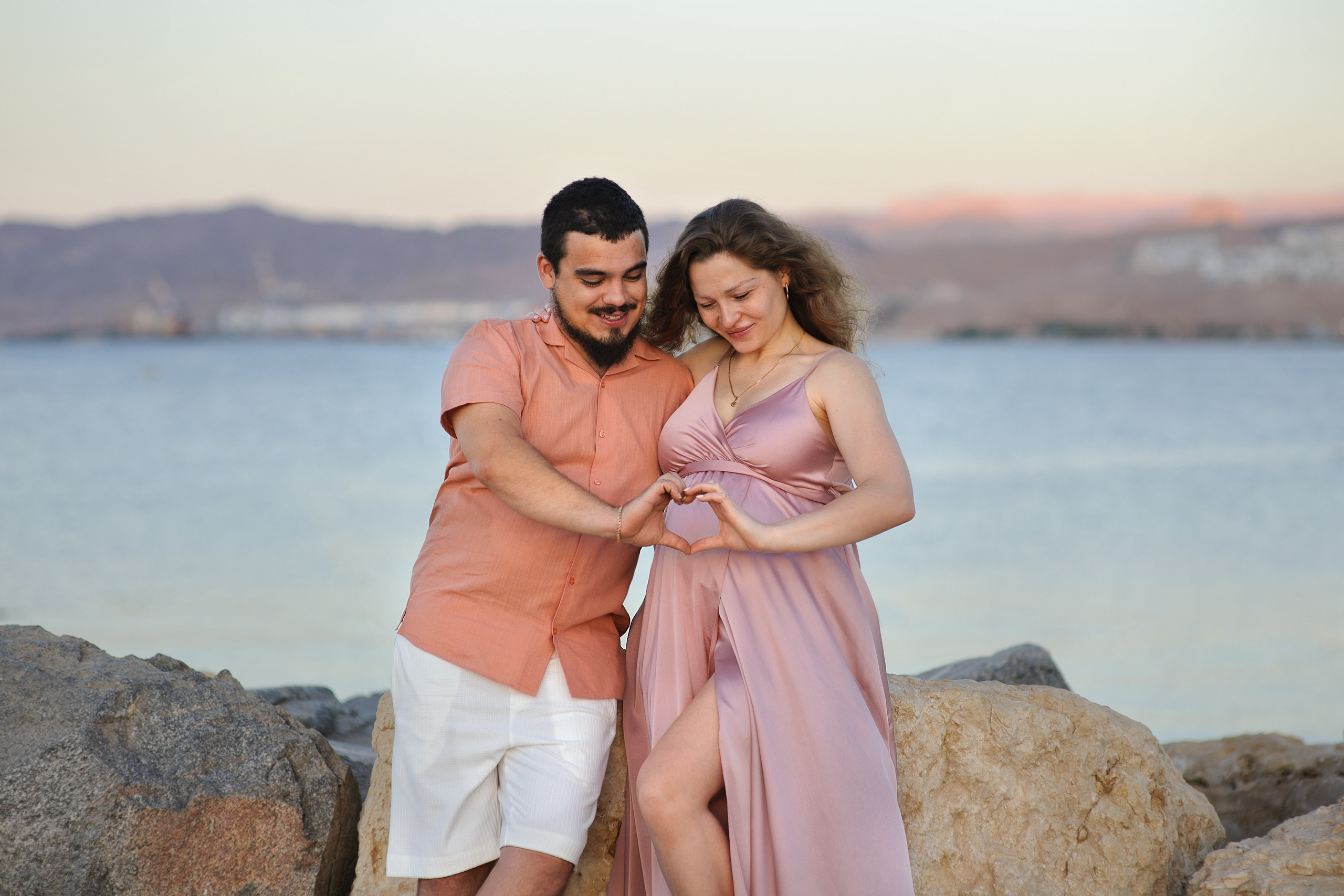 Julia & Dmitriy pregnancy photoshoot on the Red seacoast. צלמת משפחה ילדים הריון וסיפורי אהבה באילת ישראל אולגה אמצ'יסלבסקי