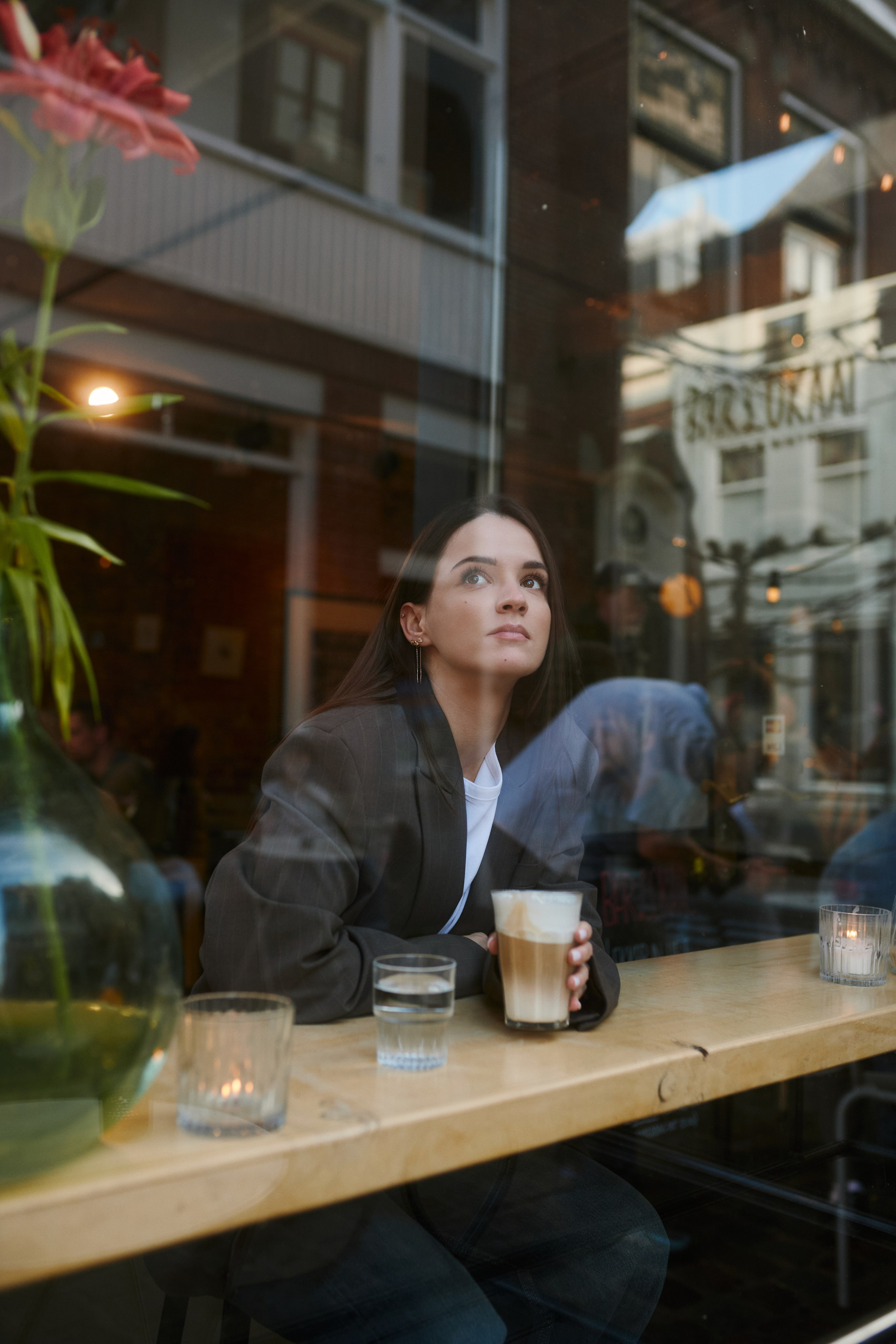 Mari. Professionele Portret- en Zakelijke Fotograaf in Nederland | Amsterdam, Den Haag, Leiden, Zoetermeer