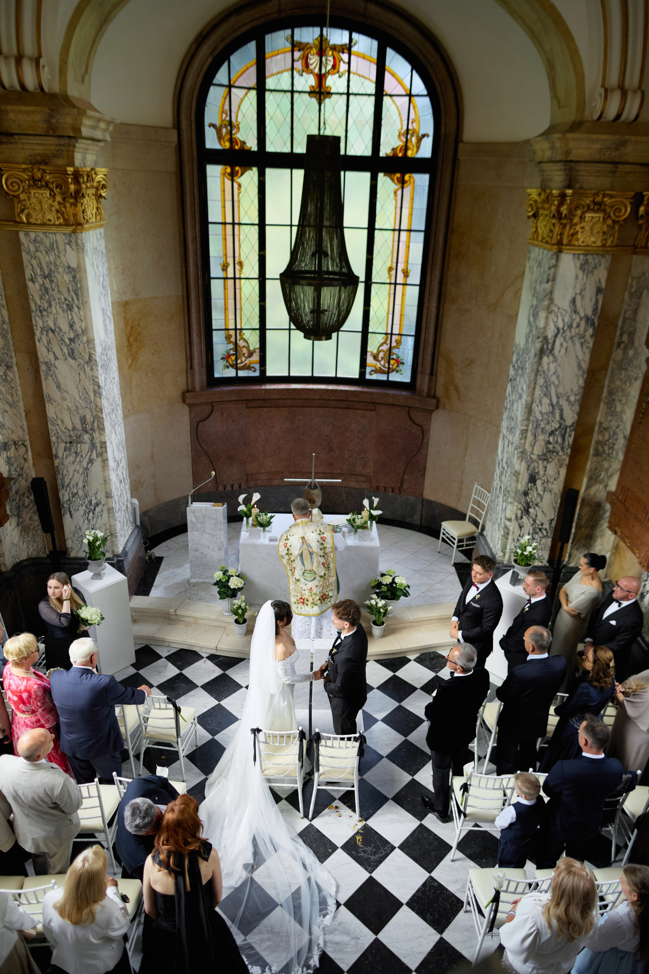 Wiktoria & Kacper. Pałac Goetz. Fotograf ślubny i rodzinny w Krakowie Yana Klymova