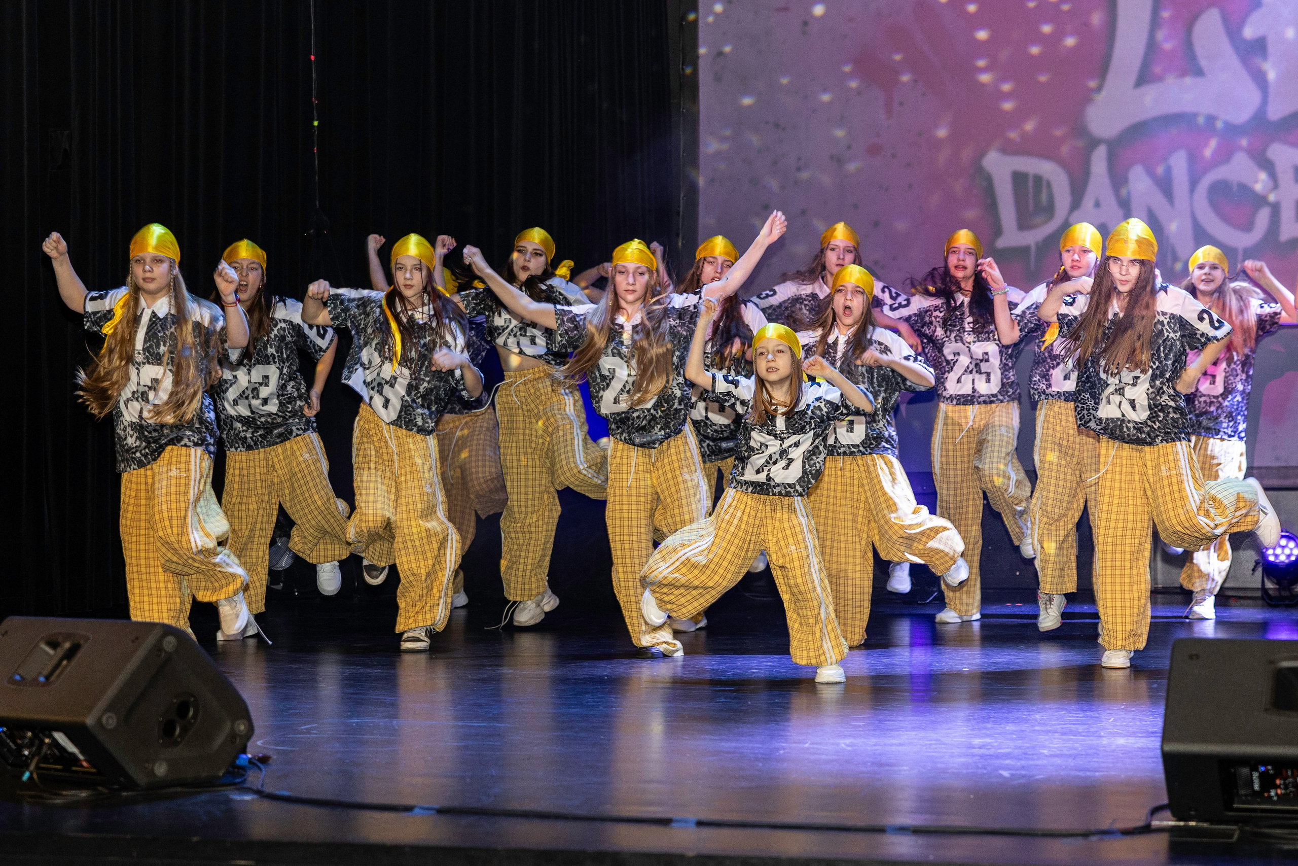 LEO DANCE SHOW WINTER 2025. Семейный и детский фотограф в Варшаве Мила Бобровская