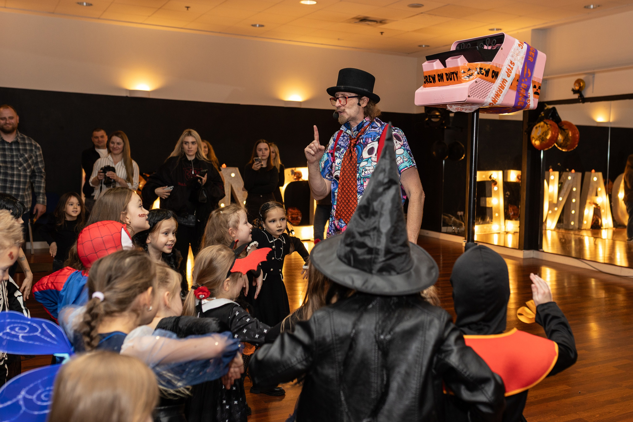 Leo dance studio Helloween 2025. Семейный и детский фотограф в Варшаве Мила Бобровская