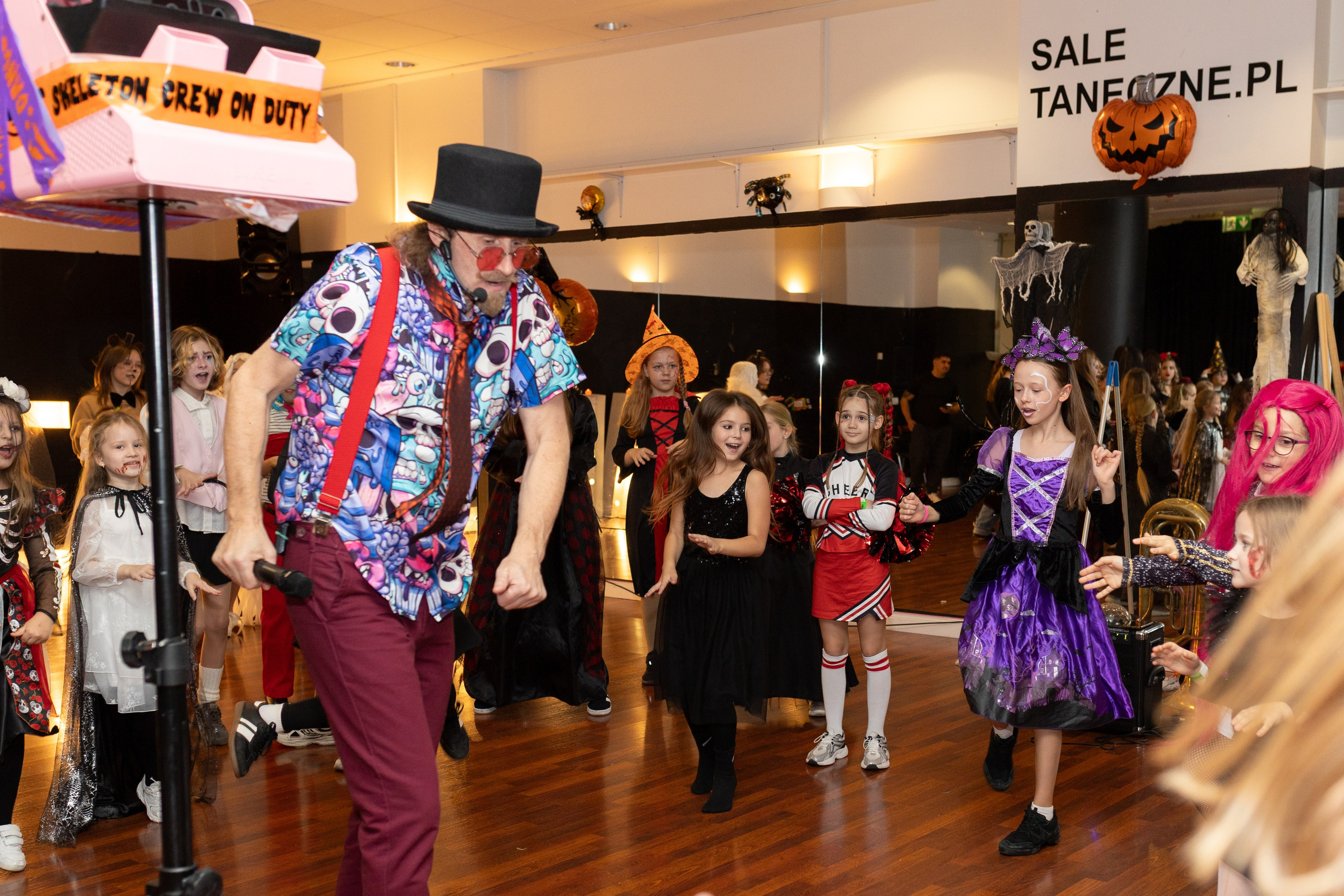 Leo dance studio Helloween 2025. Семейный и детский фотограф в Варшаве Мила Бобровская