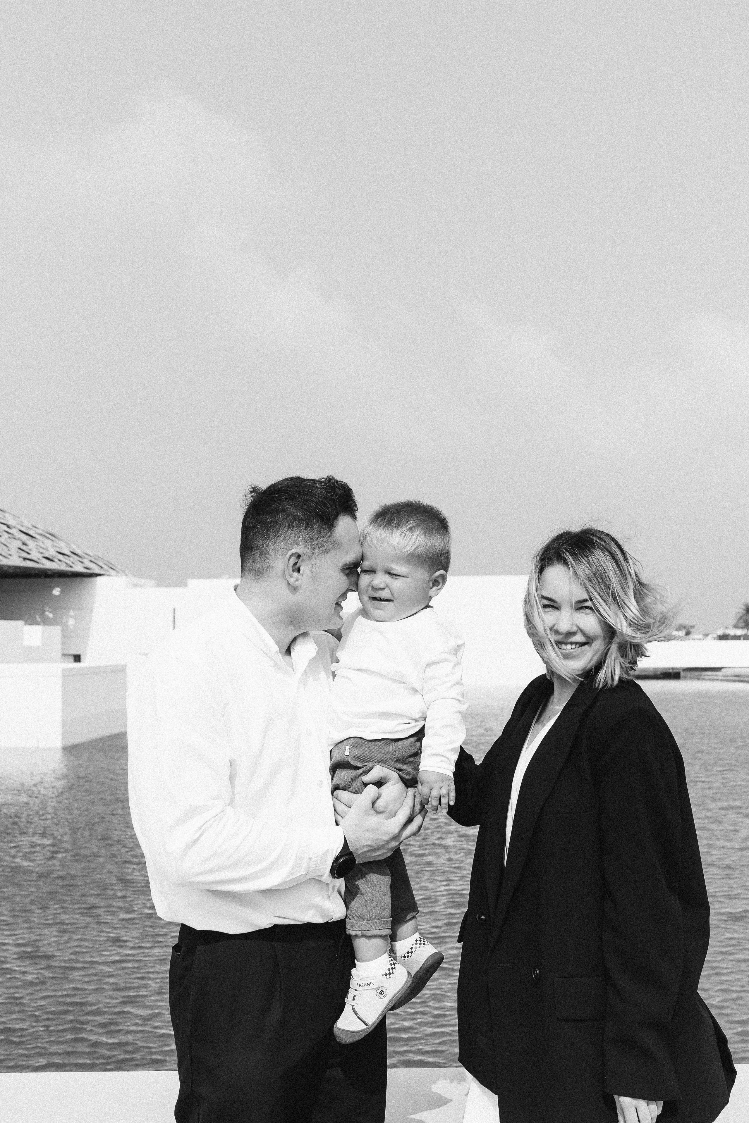 Louvre Dima, Dasha and Artemy. Professional Photographer Abu Dhabi, Dubai — Yulia Ismoilova | 2025