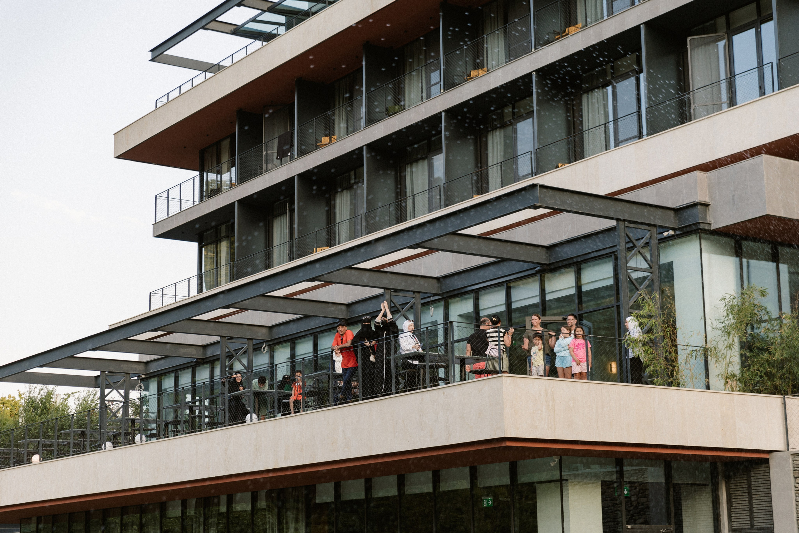 Thesakaya and Kevin. Photographer Anna Nazarenko