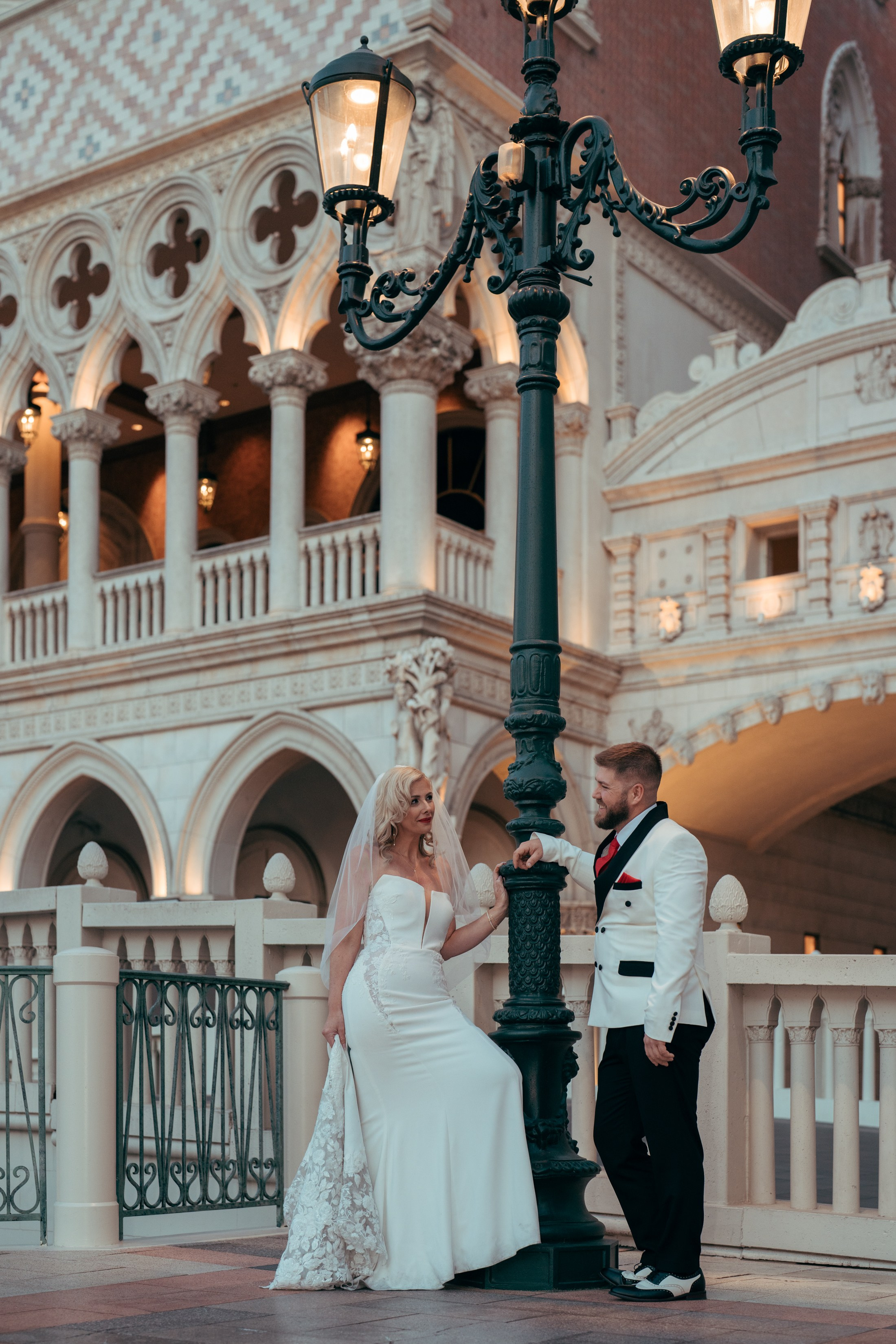 Chris&Holly. Wedding & elopement photographer Viktoriya Kravtsov. Las Vegas