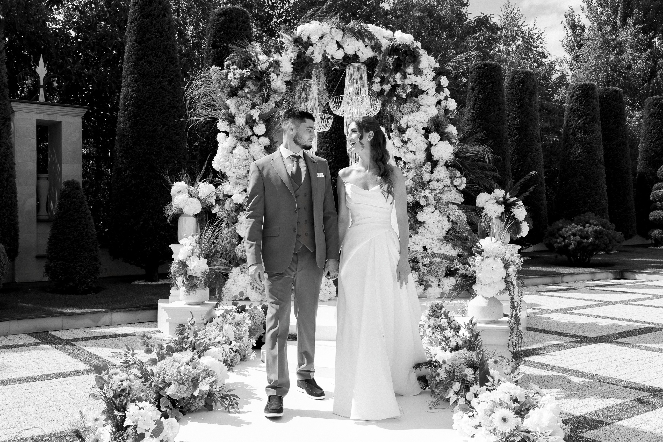 Eugen & Livia — Grand Elysee — Wedding Day. Servicii Foto și Video 067188353