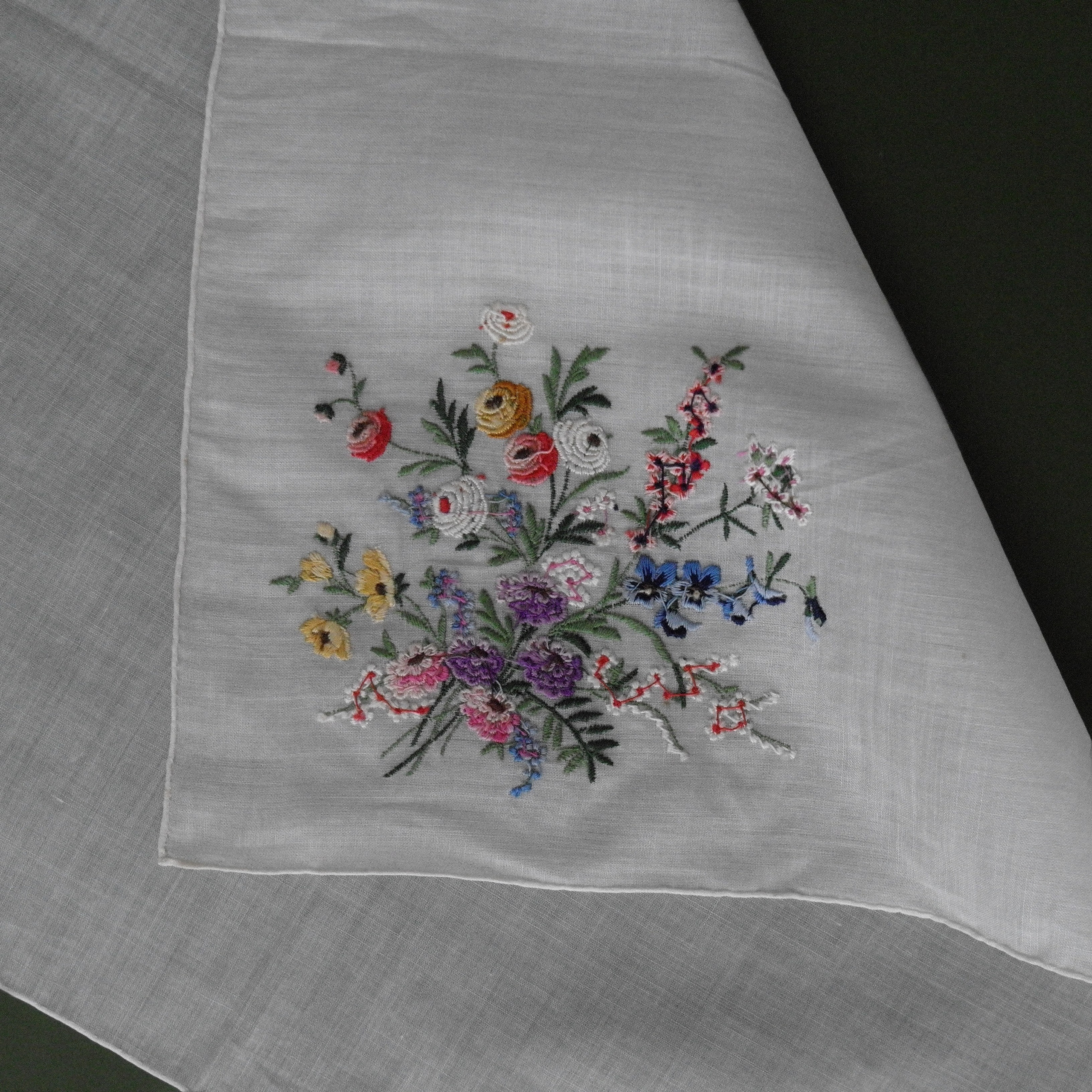 Lace napkins3. Современнные и актикварные украшения в Барселоне, Москве и Санкт-Петербурге