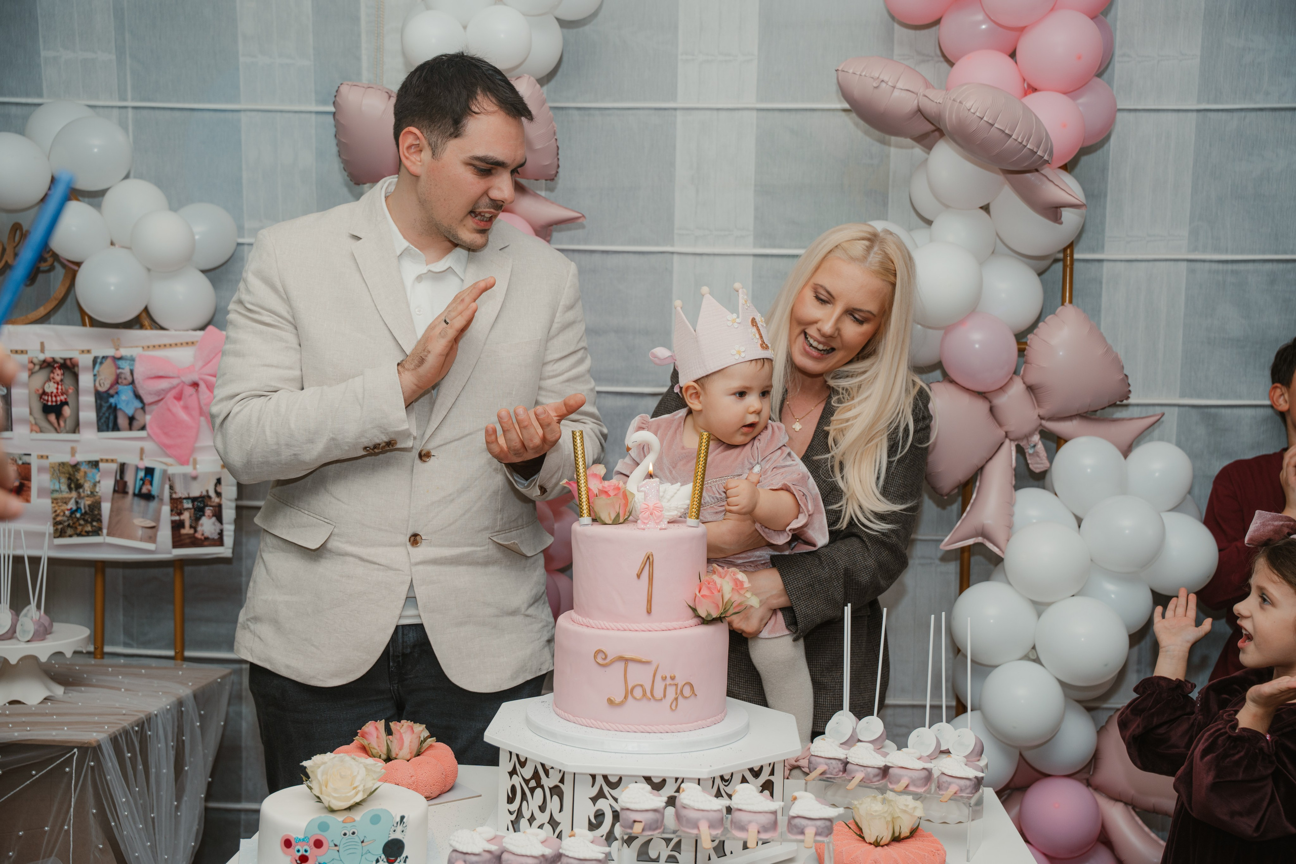 Roðendani. Porodični fotograf