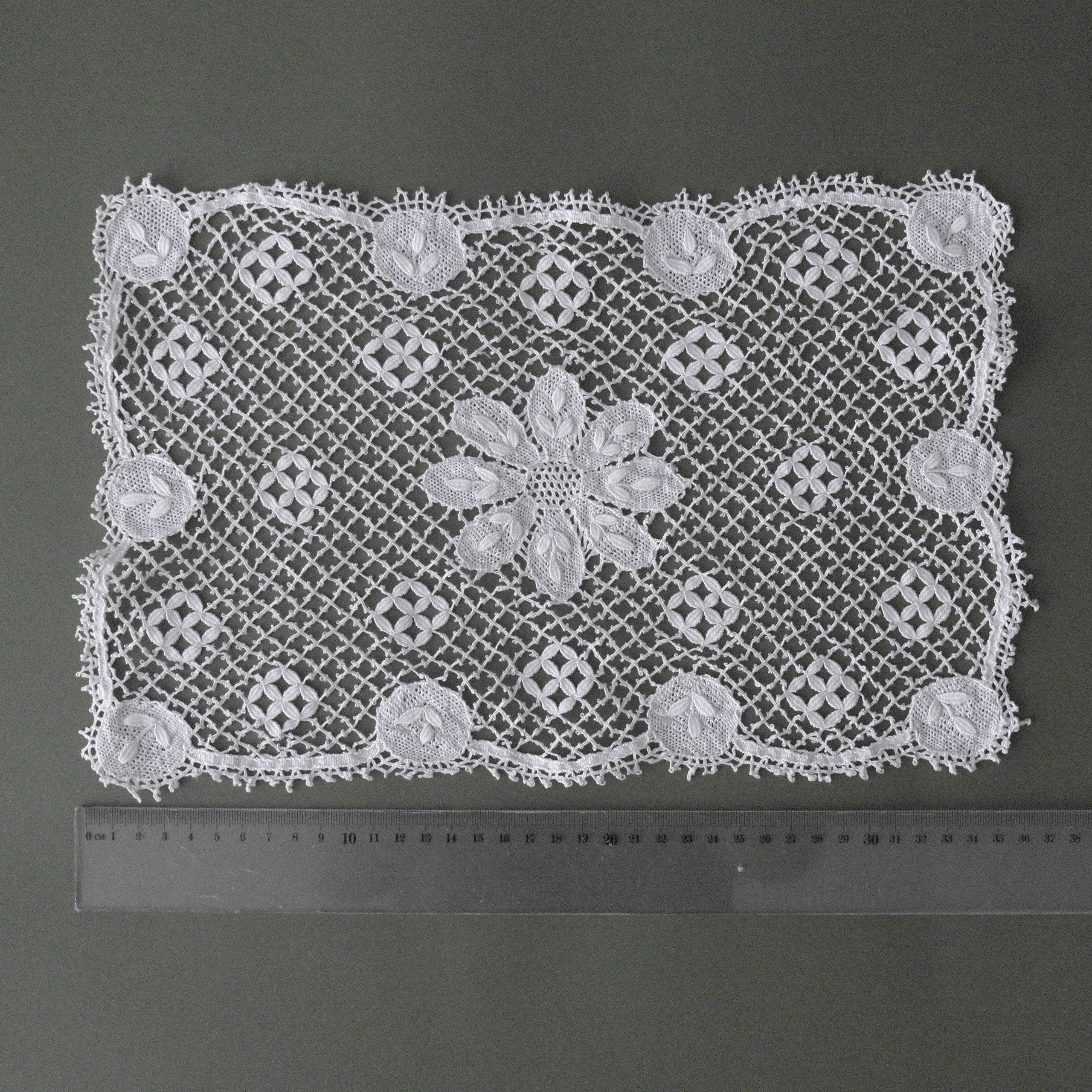 Lace napkins. Современнные и актикварные украшения в Барселоне, Москве и Санкт-Петербурге