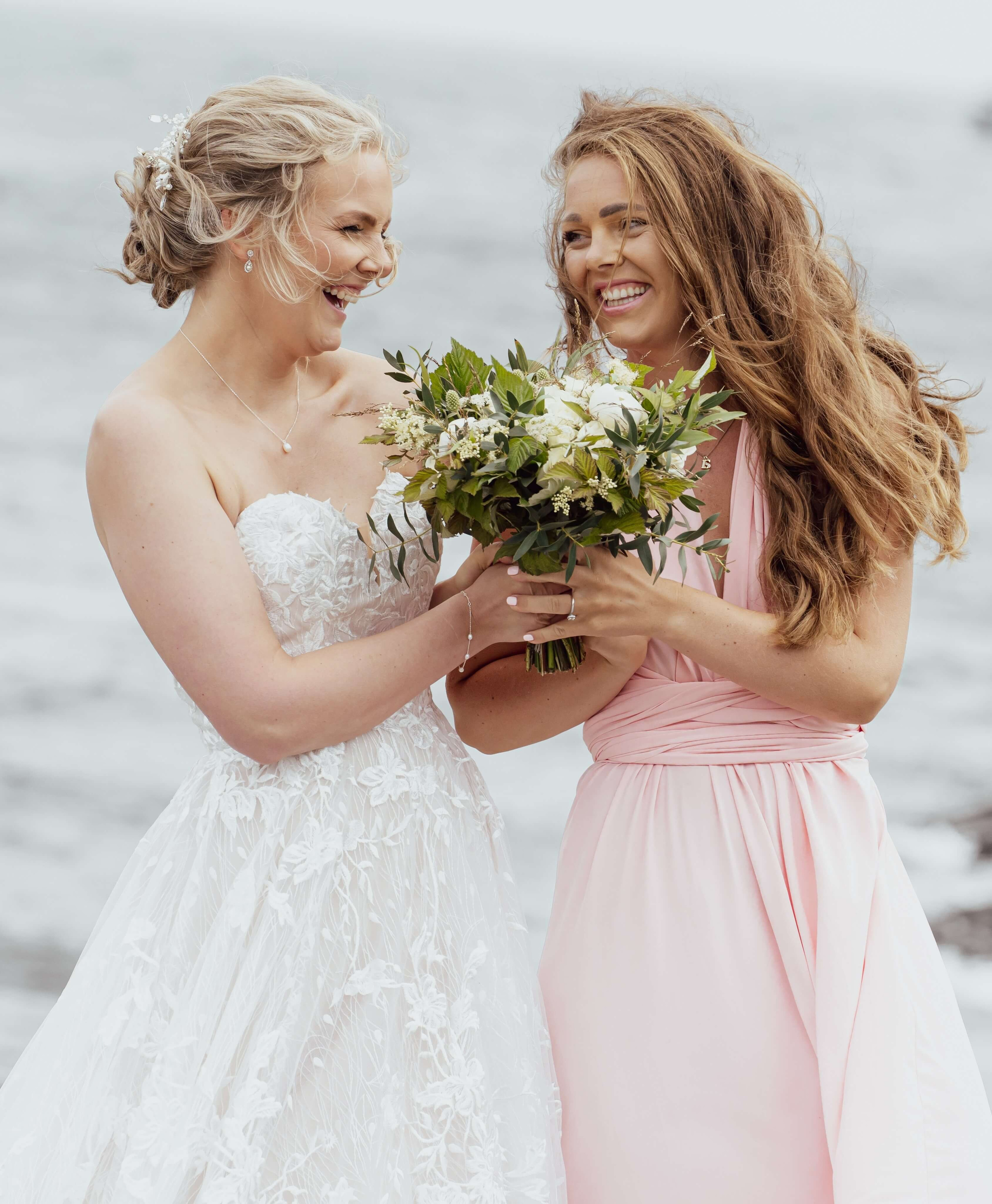 bryllupsfotograf Langesund, portrett av brud med forlover