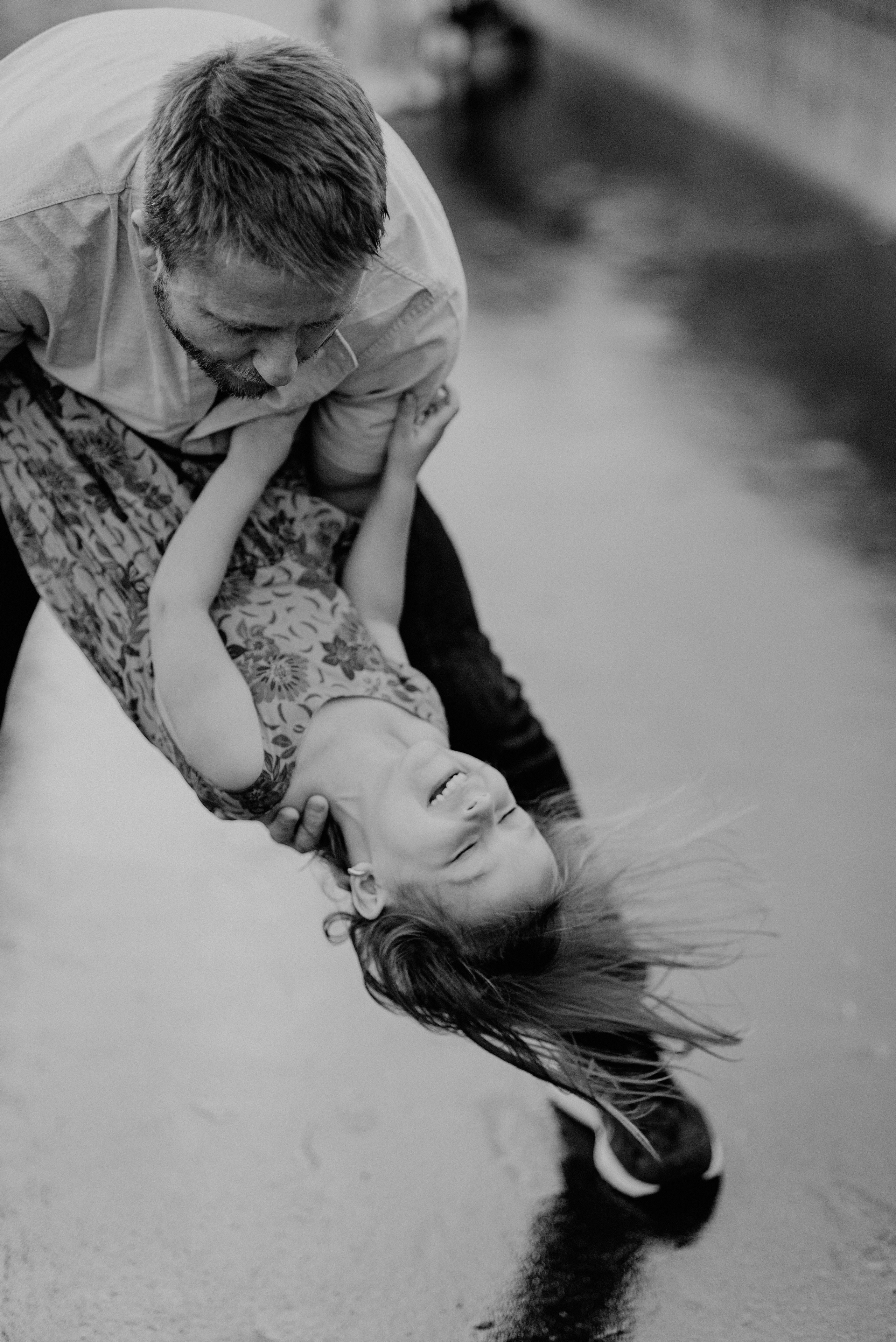 Sunset family session by the Eiffel tower. Ksenia Marchand/ Lifestyle photographer in Paris