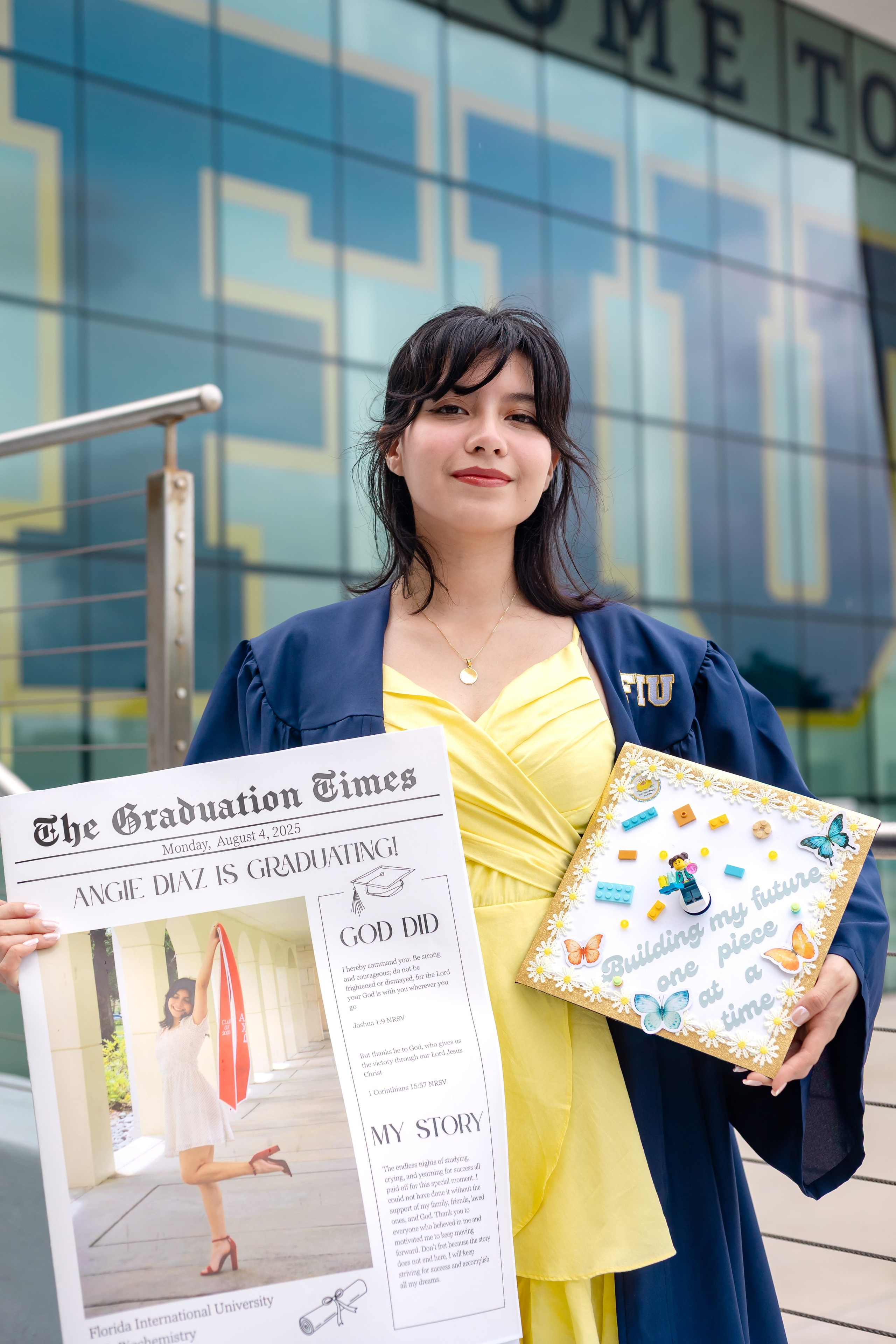 What (and Who) to Bring to Your Grad Photoshoot. Portrait and graduation photographer Marina Simanava