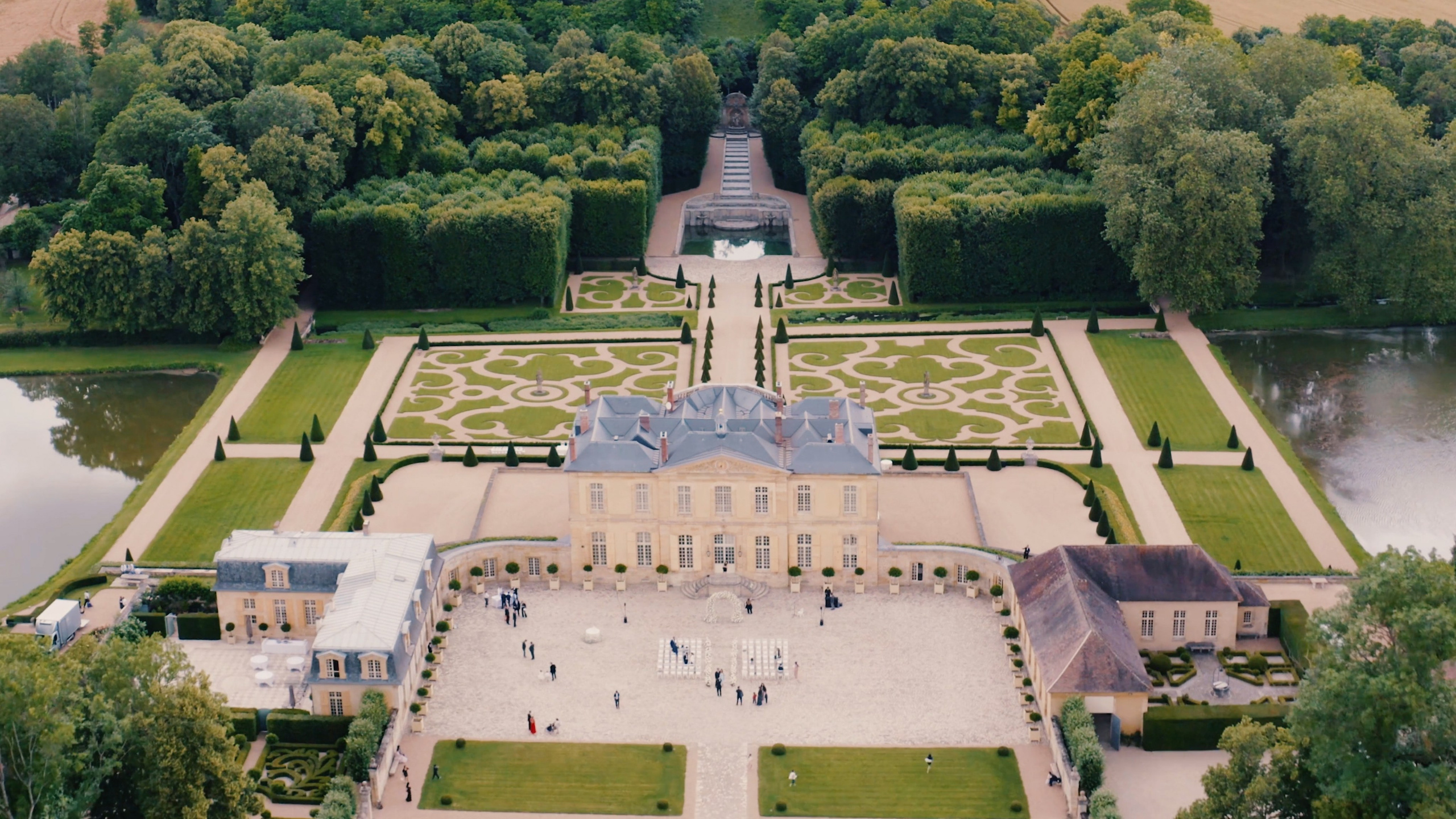 Nan & Brian | Château de Villette Wedding in France. Paris Wedding Photographer