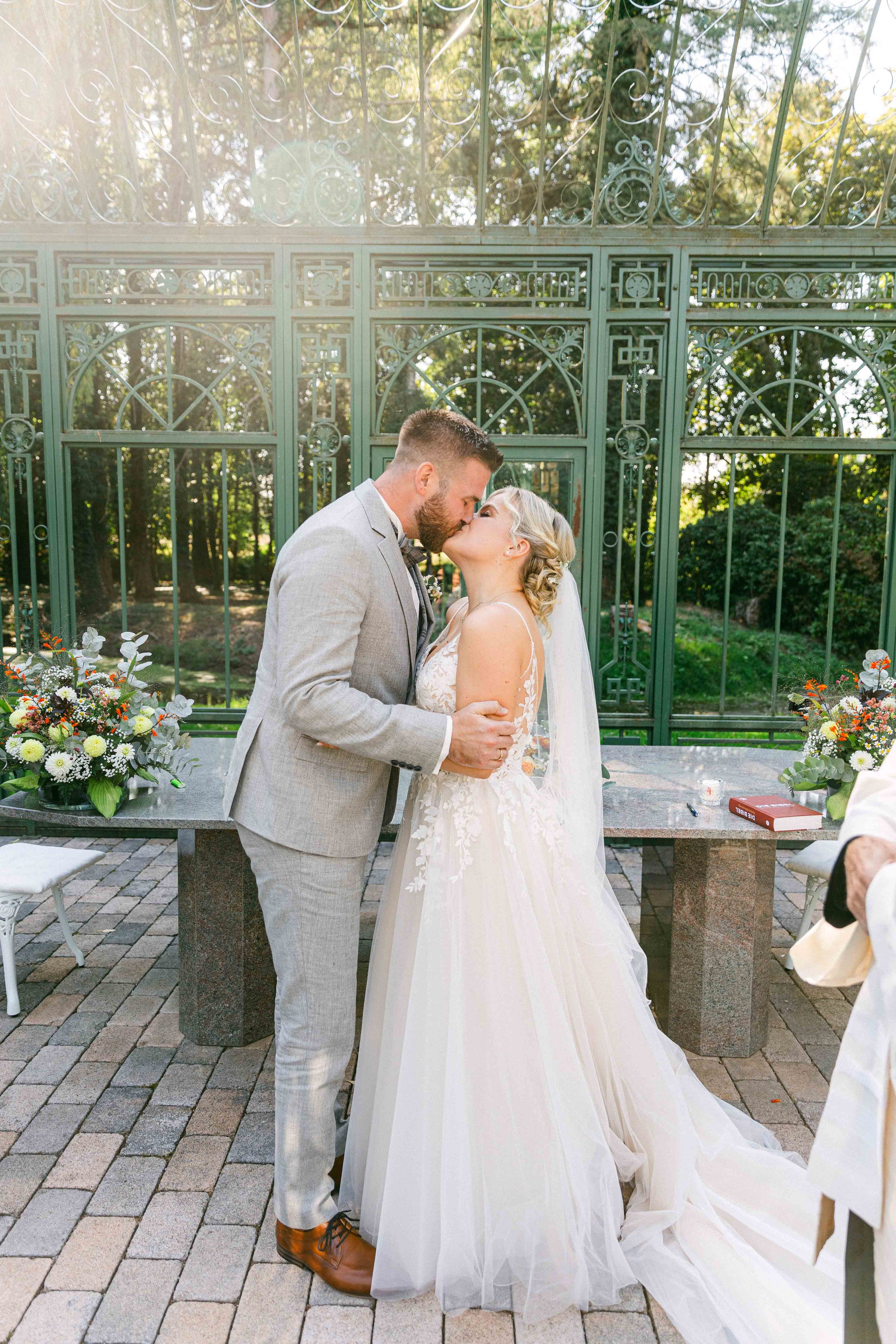 Brautpaar bei ihrer Hochzeit im Rittergut Voldagsen