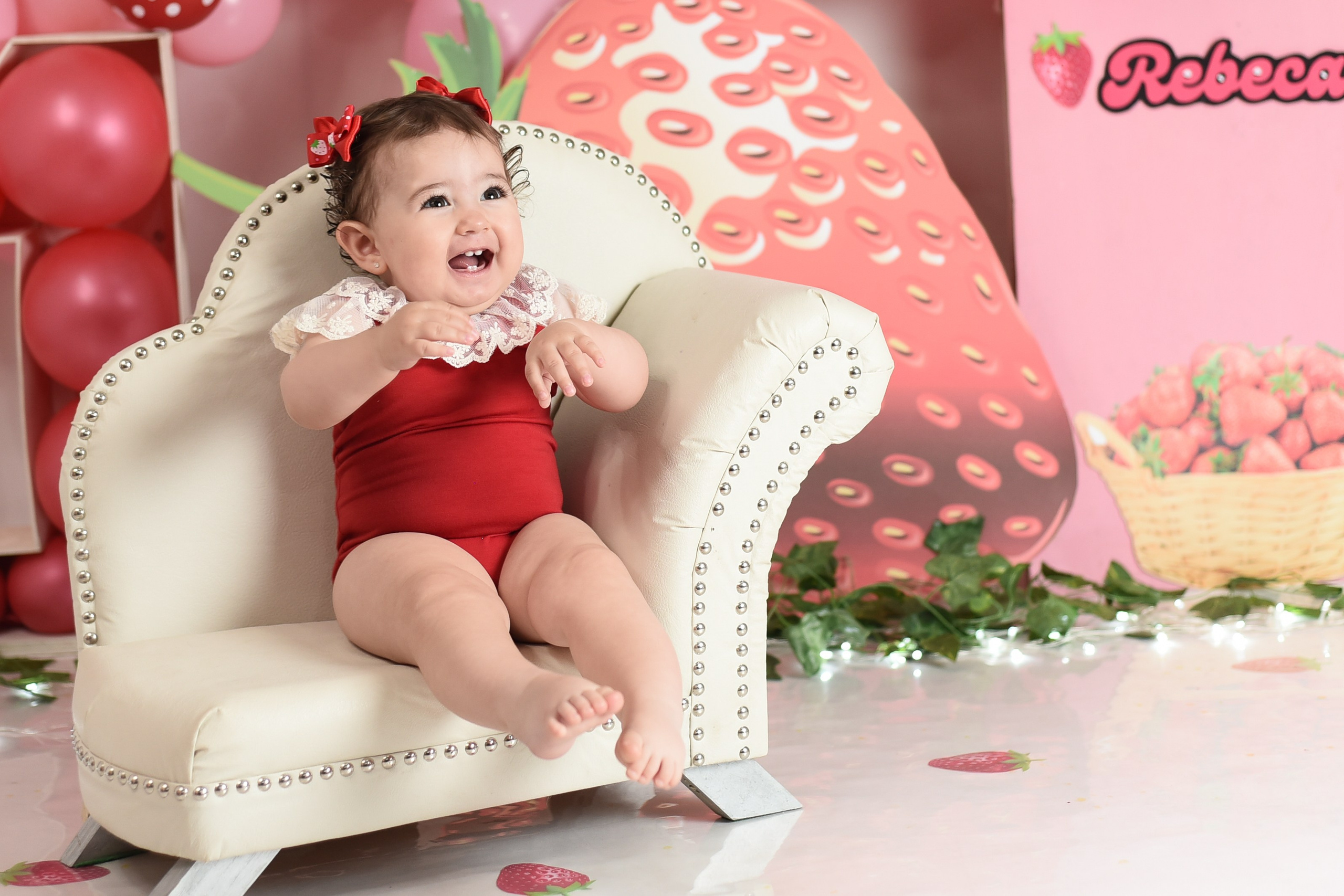 Sesión 1er año de Rebeca. Temática: Frutillita + Mini Sesión Navideña. Fotografo de casamiento en misiones y fotógrafo de familia  Posadas