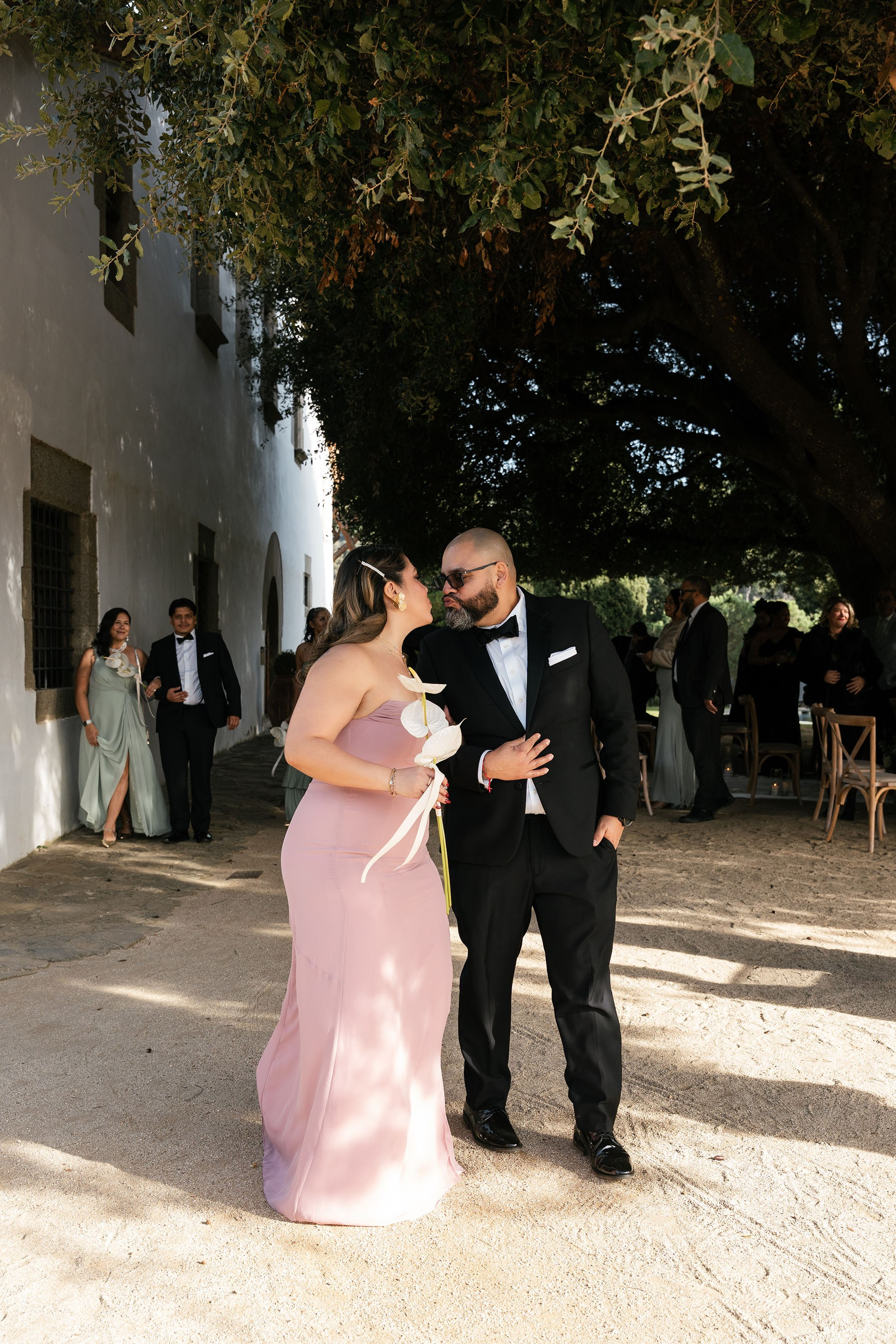 Donielle and Edwin. Fotógrafos de bodas de destino y creadores de contenido con base en España