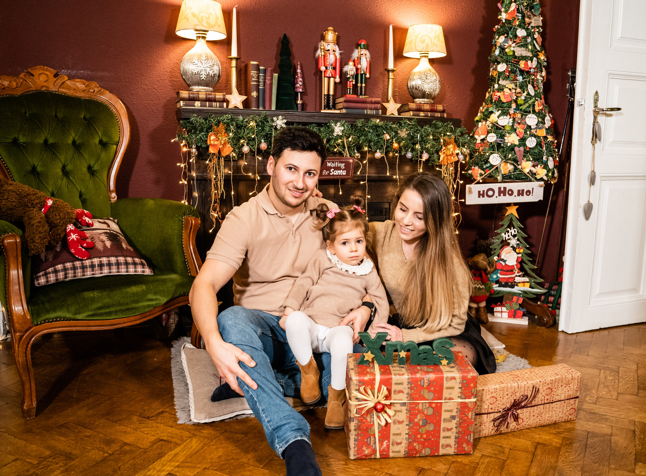 Clara and family. Acasă
