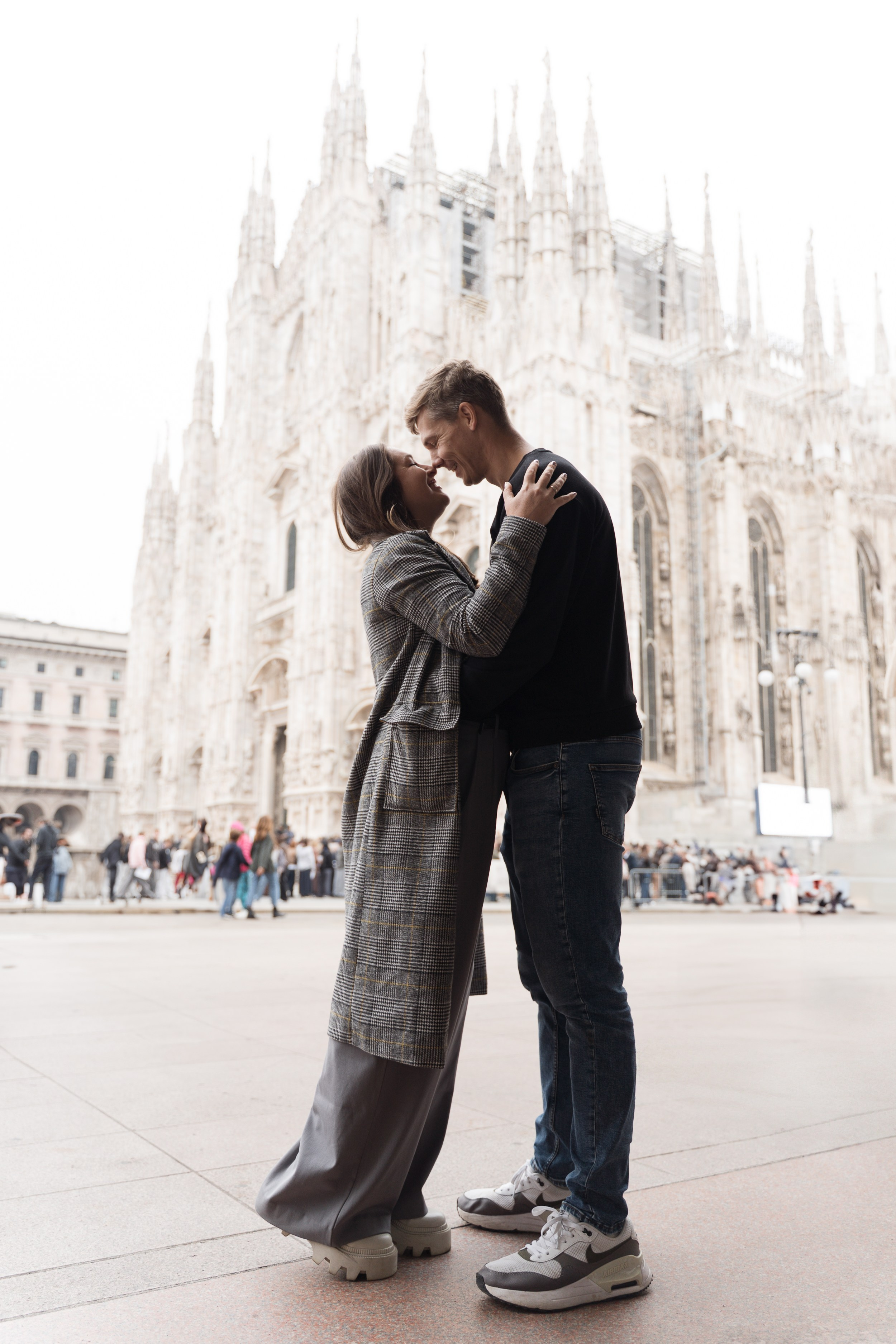 Winter Photo Walk in Milan. Proposal Photographer in Lake Como