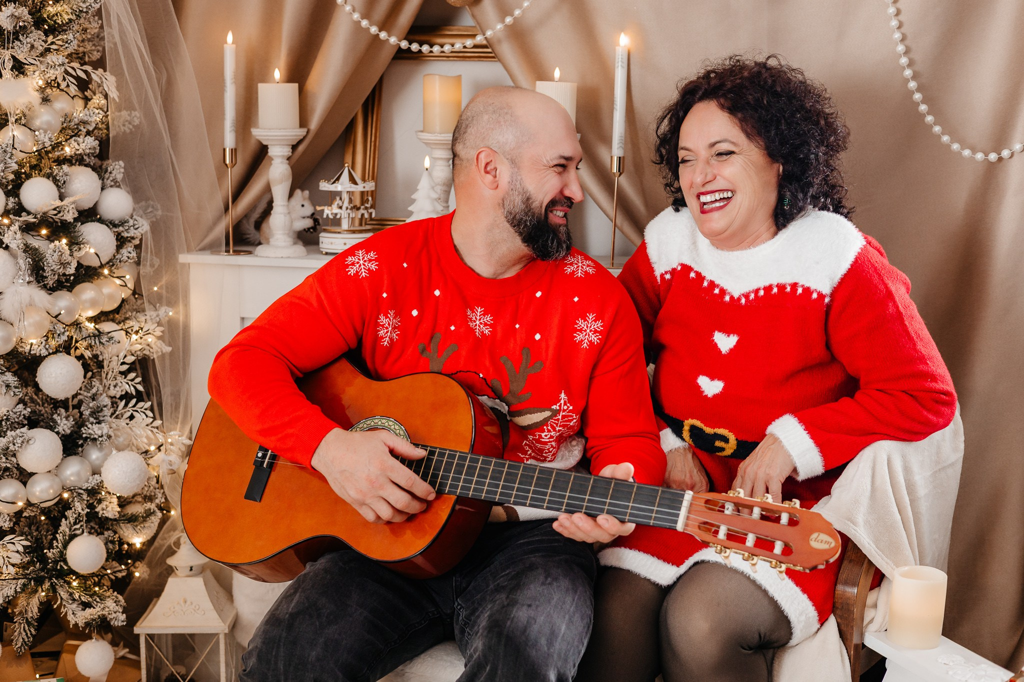 Ședințe Foto Crăciun 2025 Piatra Neamț | Fotografii de Sărbători | FotoACTIV. Fotograf Profesionist Piatra Neamț, Roman, Târgu Neamț, Bicaz, Neamț | Studio, Nuntă, Botez, Eveniment | FotoACTIV