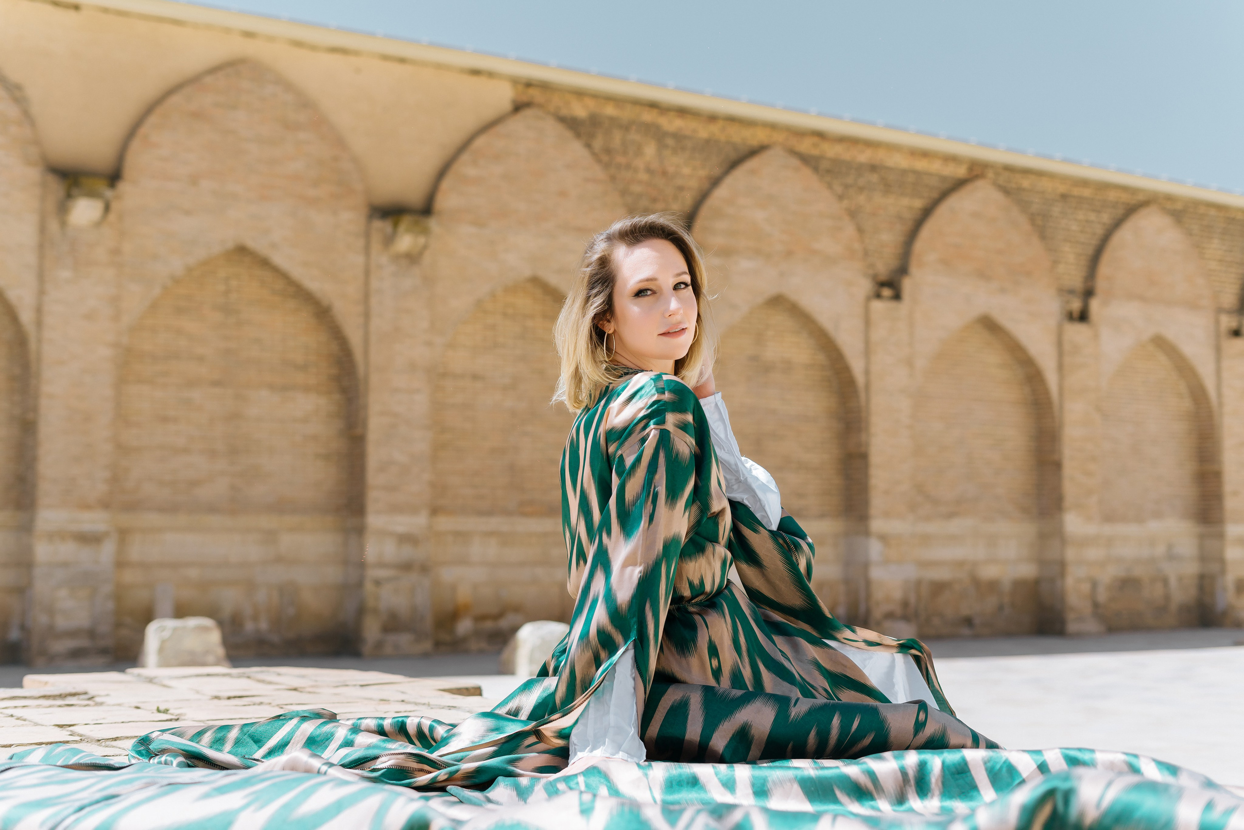 A long dress for a photo shoot. Photographer in Uzbekistan and Samarkand Djasur Marupov