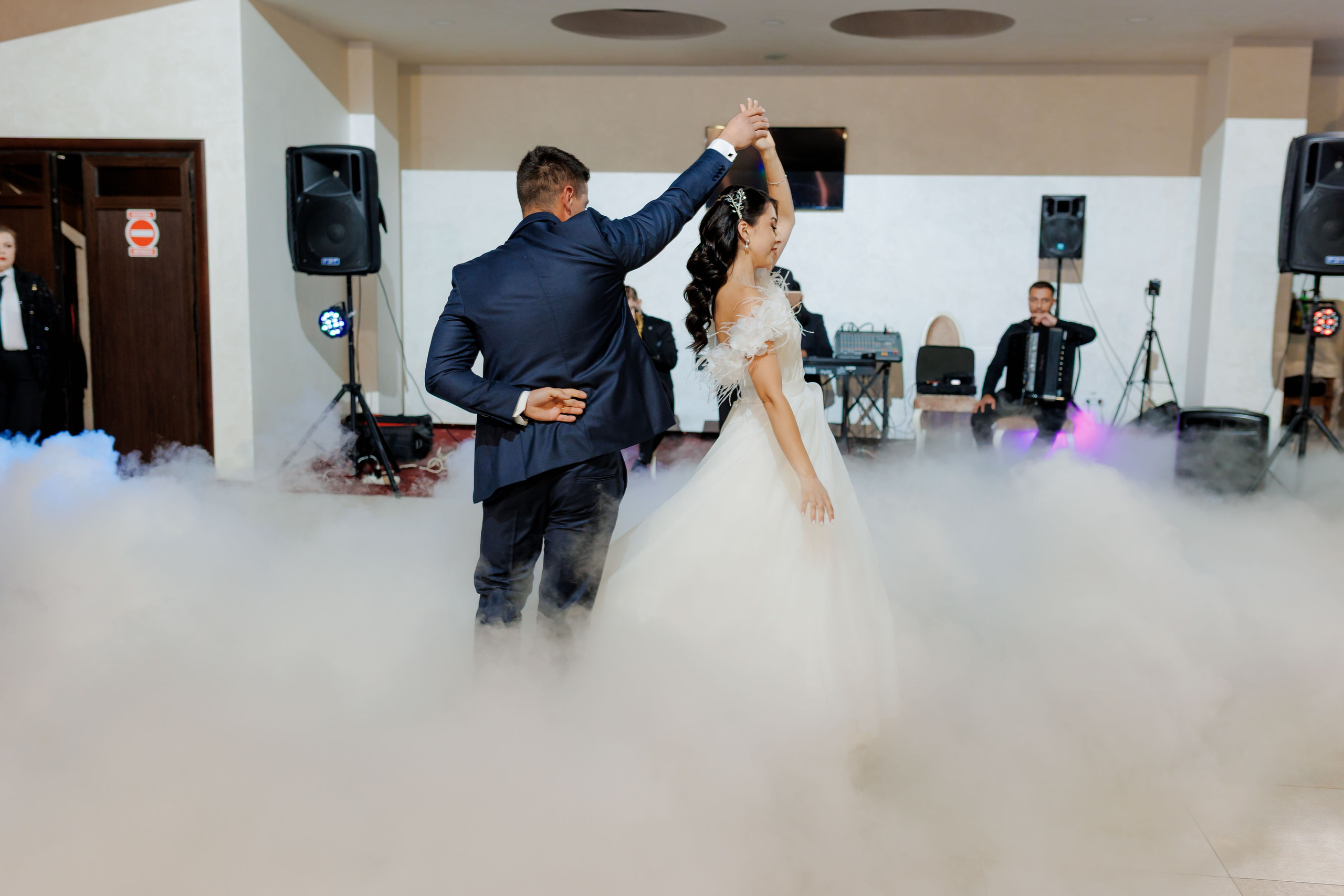 Loredana & Emilian – Ziua Nunții | Videografie - fotografie Botez Suceava, Iași, Botoșani. Servicii foto-video profesionale, pentru momente de neuitat