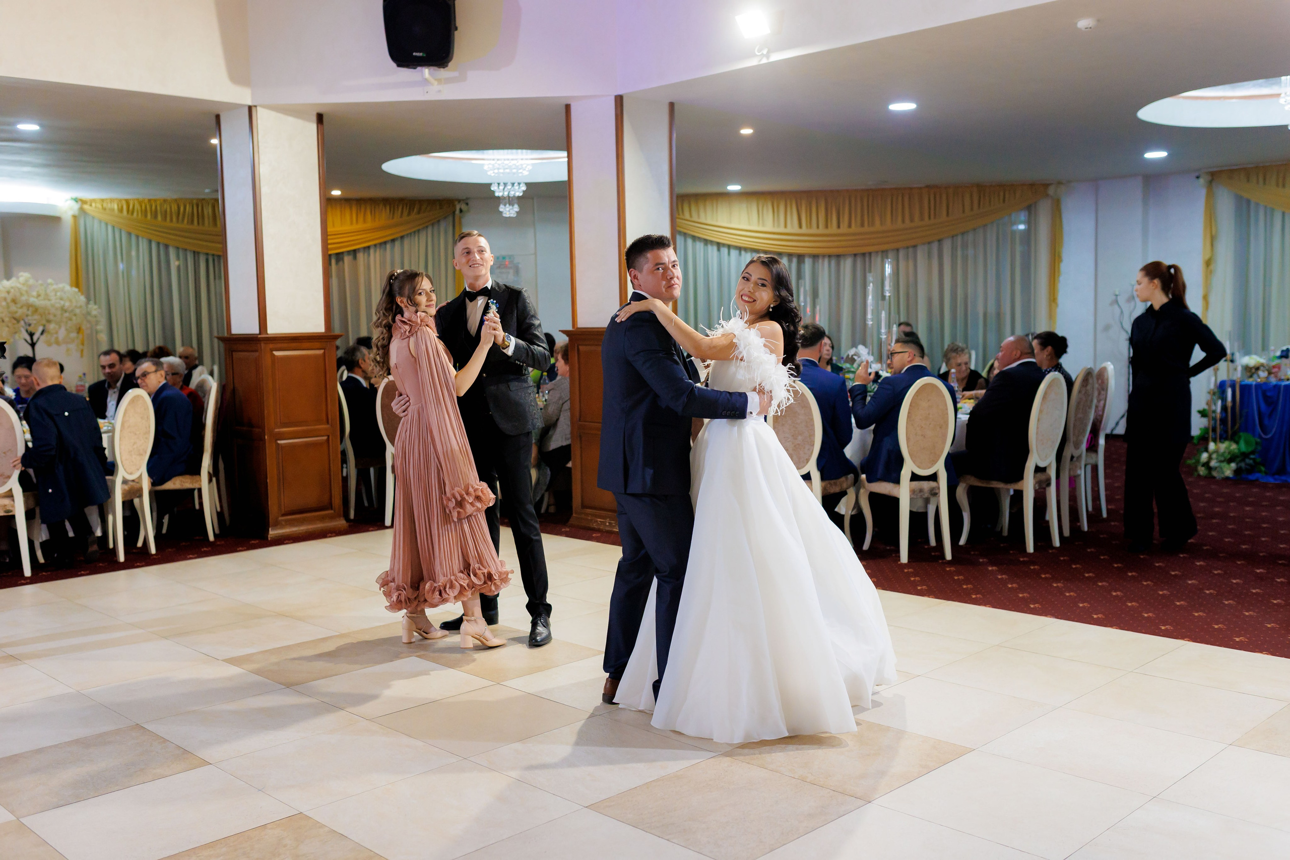 Loredana & Emilian – Ziua Nunții | Videografie - fotografie Botez Suceava, Iași, Botoșani. Servicii foto-video profesionale, pentru momente de neuitat