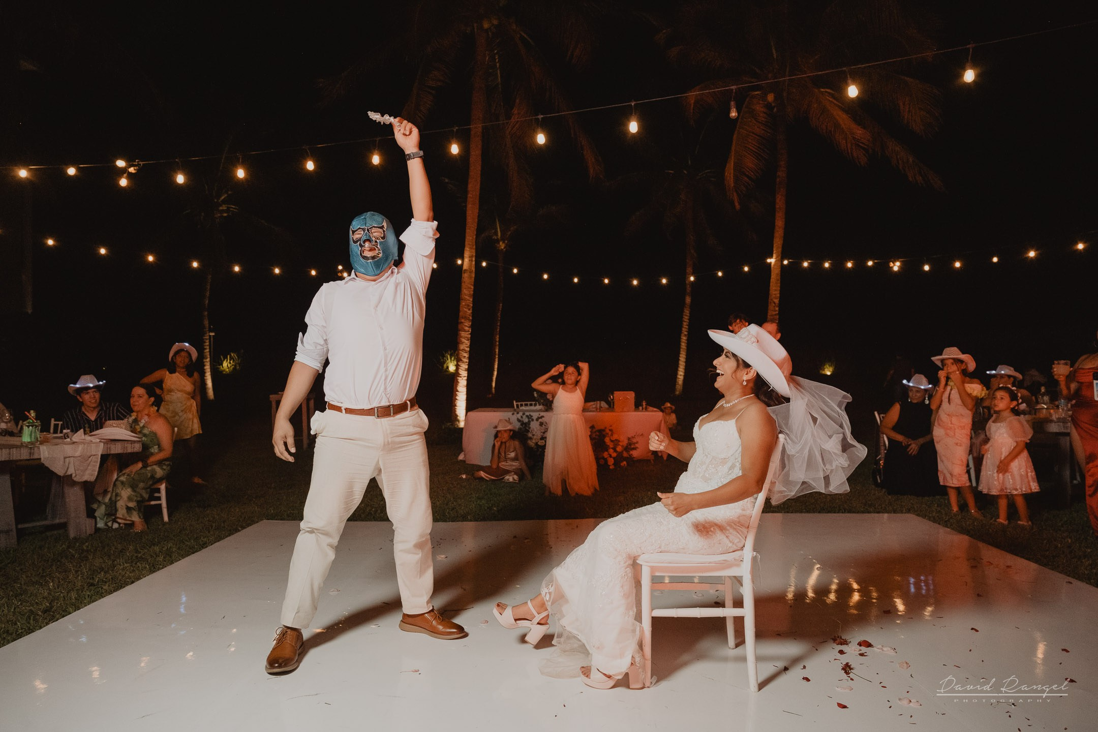 Classic Weddings. Destination wedding photographer based in Cancun and Riviera Maya with service worldwide