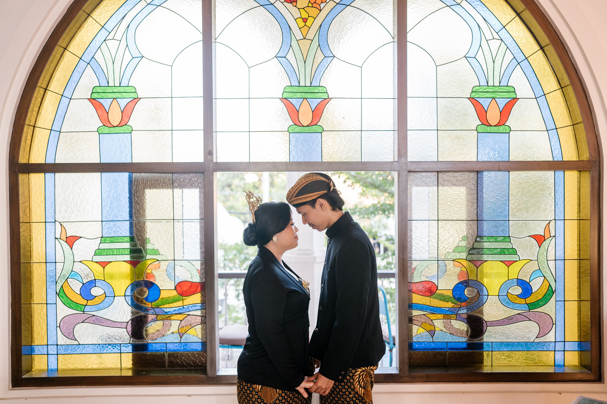 Prewedding Photo Shoot with Javanese style. Female Photographer in Bali