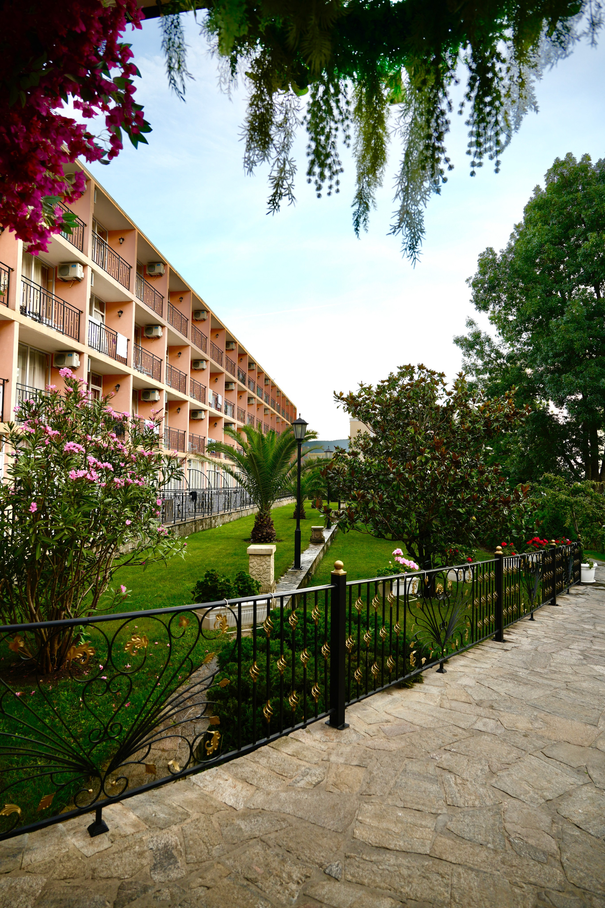 Hotels. Визуално популяризиране на бизнеса в Бургас, Юлия Начева