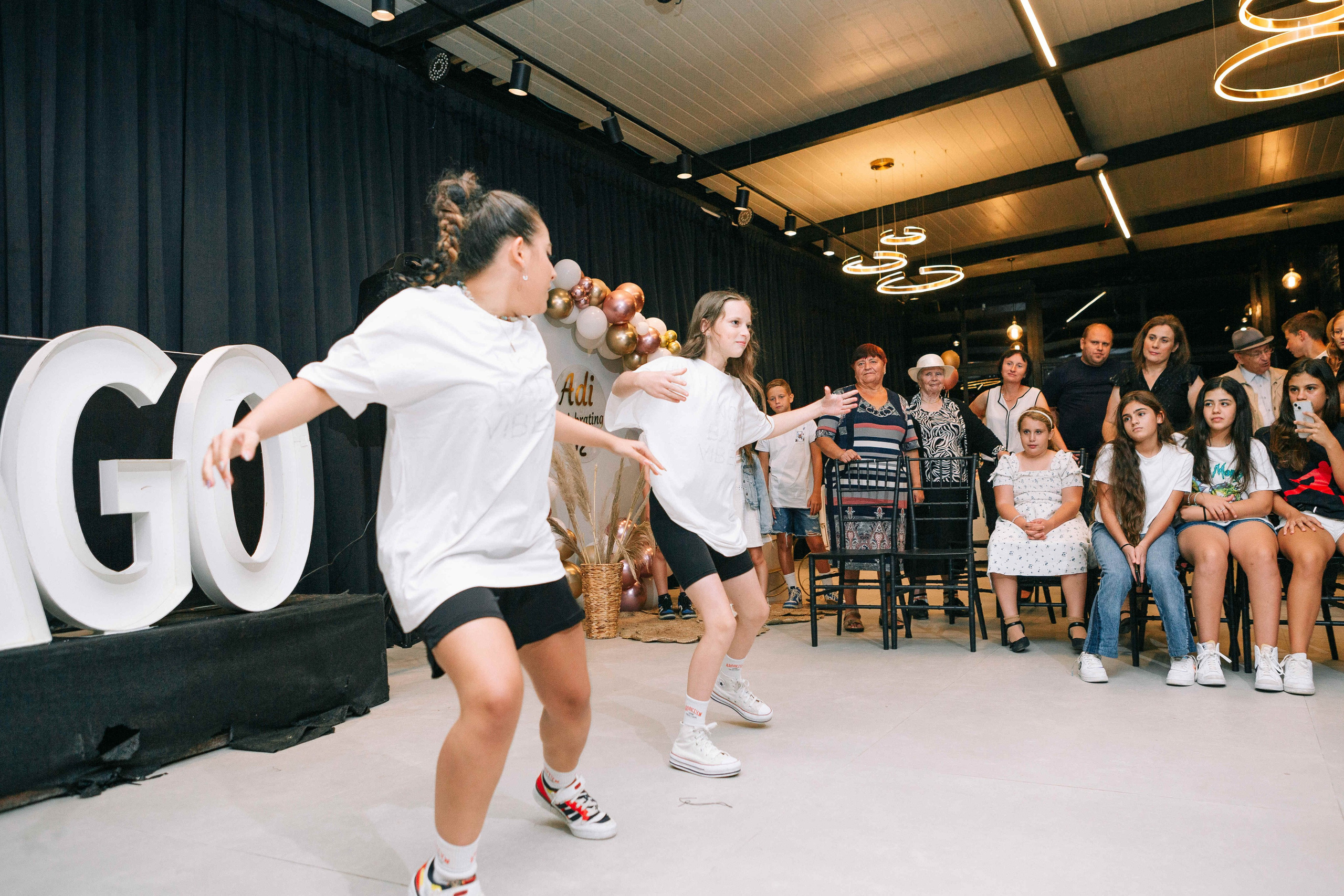 PARTY WITH FRIENDS. Https://shi-photo.com/