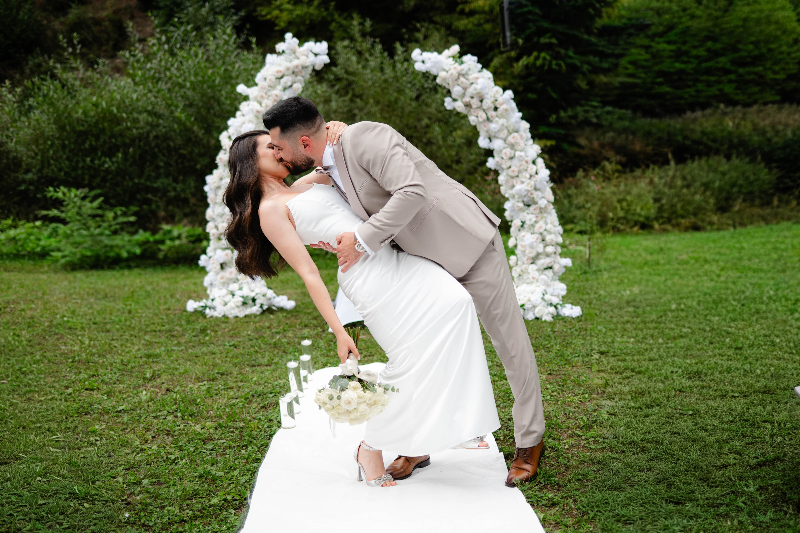 Bianca + Mihai. Alexandra Hanu Photographer