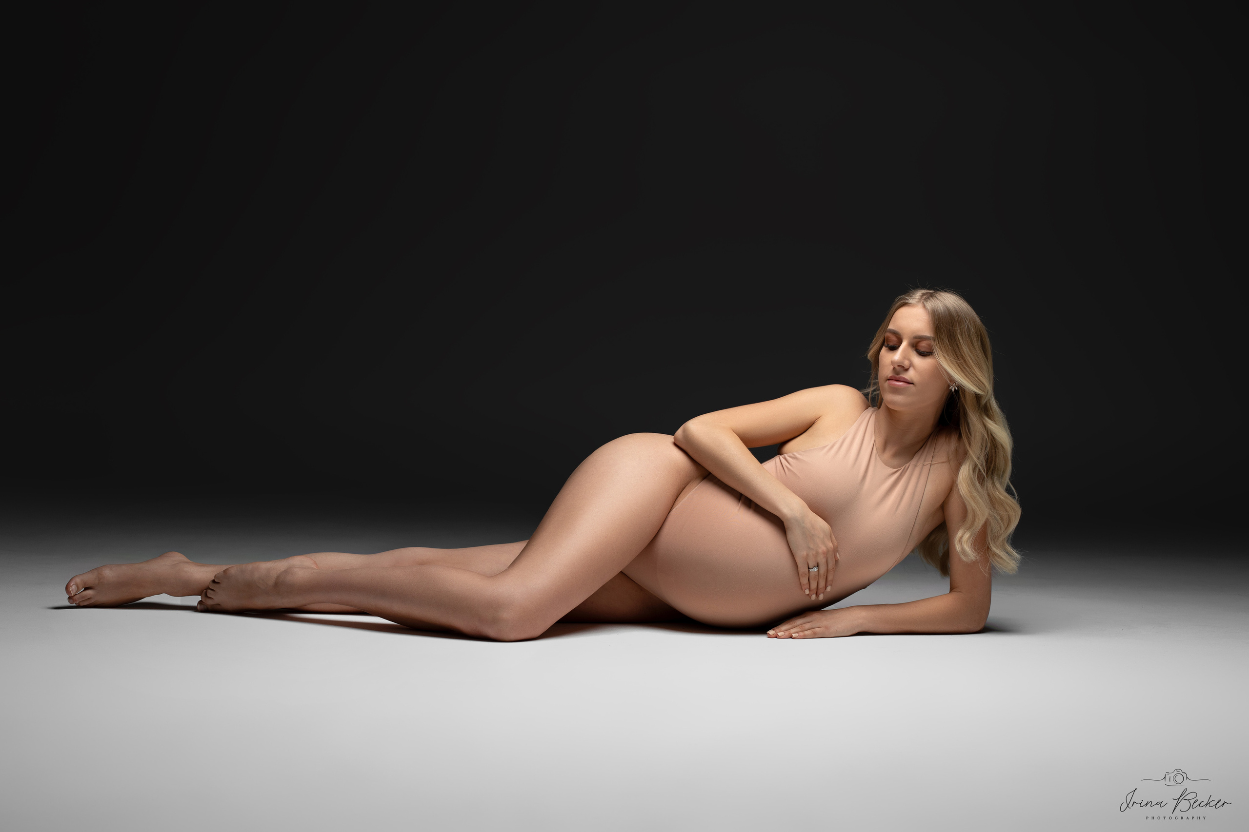 Schwanger Ulm, Schwanger Memmingen, Schwangerschaftsshooting Neu-Ulm, schwangerschaftsshooting ulm, schwangerschaftsshooting Göppingen, schwangerschaftsshooting Tübingen, schwangerschaftsshooting Reutlingen, schwangerschaftsshooting stuttgart, schwangerschaftsshooting Unter Teck, schwangerschaftsshooting Günzburg, schwangerschaftsshooting biberach an der Riss, schwangerschaftsshooting Münsingen, babybauch shooting ulm, babybauch shooting Göppingen, babybauch shooting Metzingen, babybauch shooting Neu-Ulm, babybauch shooting Stuttgart, babybauch shooting Münsingen, babybauch shooting Alb-Donau-Kreis, babybauch shooting Bad Waldsee, babybauch shooting Laupheim, babybauch shooting Langenau, Geburt Ulm, Geburt Göppingen, Geburt Memmingen, Fotograf Ulm, Fotograf Stuttgart, Fotograf Memmingen, Fotograf Neu-Ulm, Fotograf Reutlingen, Fotograf Günzburg, Fotograf Tübingen, Fotograf Münsingen, Fotograf Ehingen, Studio Ulm, Studio Ehingen, Studio Stuttgart, Fotograf Konstanz, Babyfotograf Bodensee, Babybauch fotograf Ulm,Babybauch fotograf Stuttgart, Babybauch fotograf Göppingen, Babybauch fotograf Lonsee, Babybauch fotograf Günzburg, Babybauch fotograf Neu-Ulm, Babybauch fotograf Memmingen, Babybauch fotograf, Babybauch fotograf Metzingen, Babybauch fotograf Münsingen, Babybauch fotograf Tübingen, Babybauch fotograf Langenau, Babybauch fotograf Biberach, Babybauch fotograf Bad Buchau, Babybauch fotograf Bad Waldsee, Babybauch fotograf Bad Saulgau, Babybauch fotograf Alb-Donau-Kreis, Babybauch fotograf Laupheim, Fotograf Überlingen, Neugeborenen Ulm