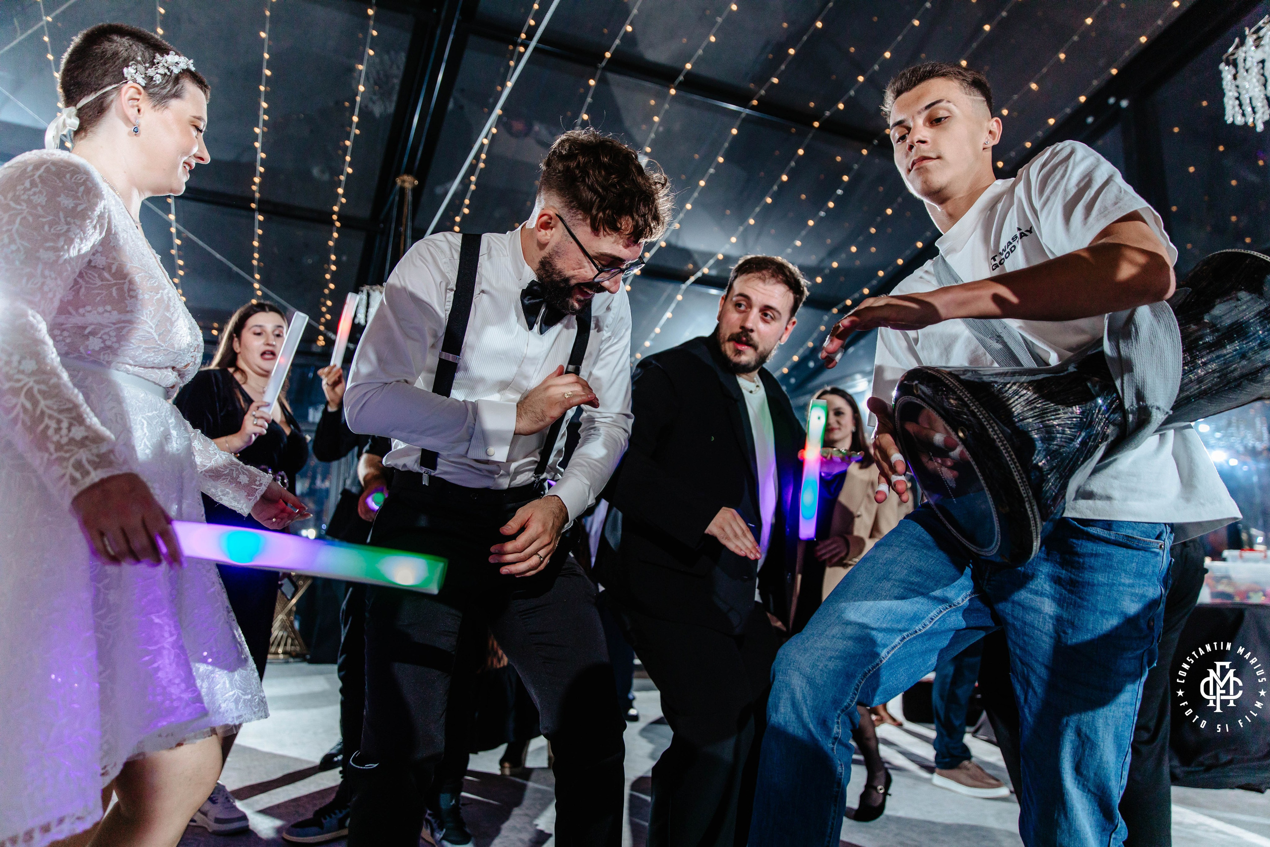 WEDDING PHOTOGRAPHY. DESPRE NOI