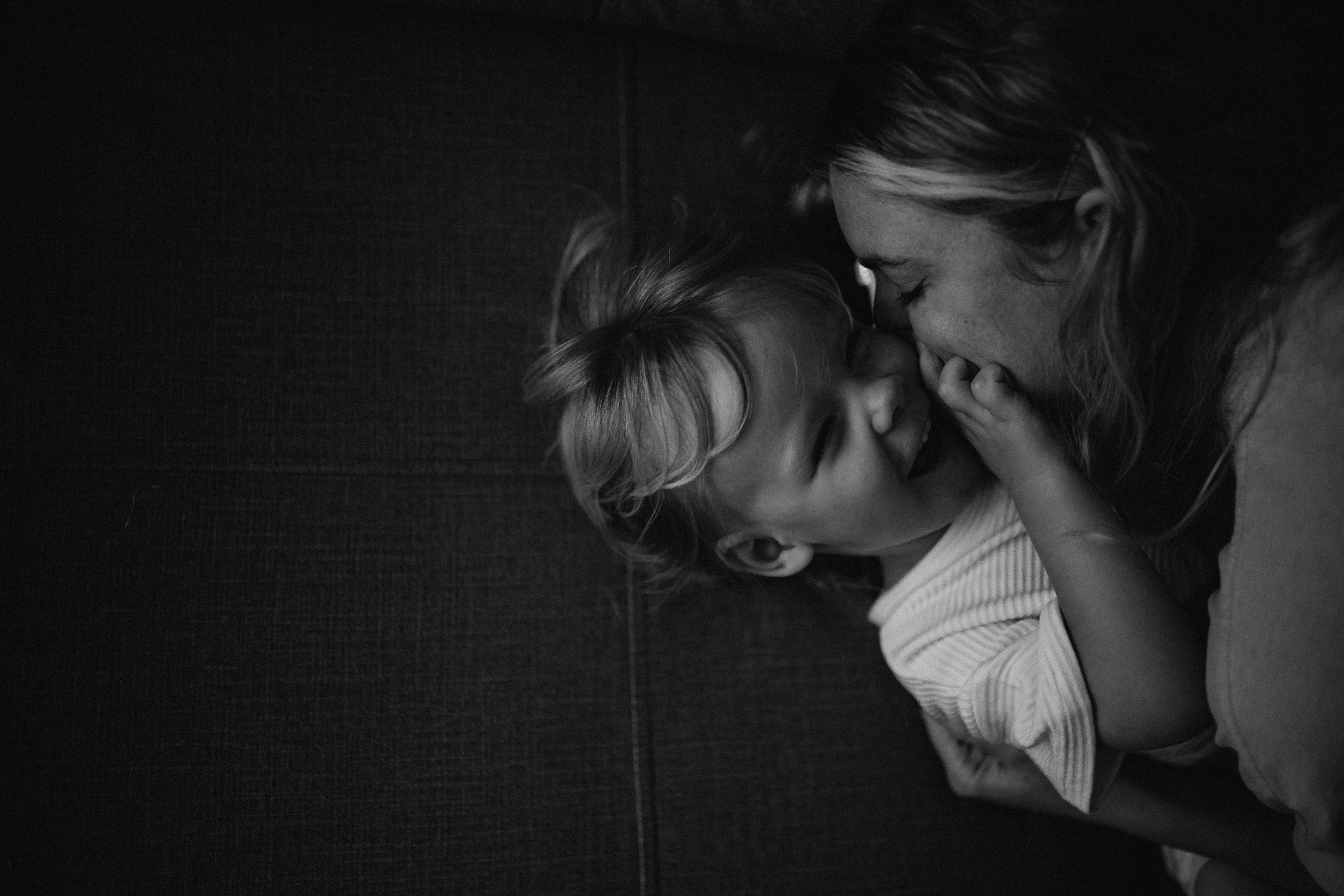 Gentle waves of family Love. Fotografa documental de familia e nascimento em Florianópolis SC Daria Ermolaev