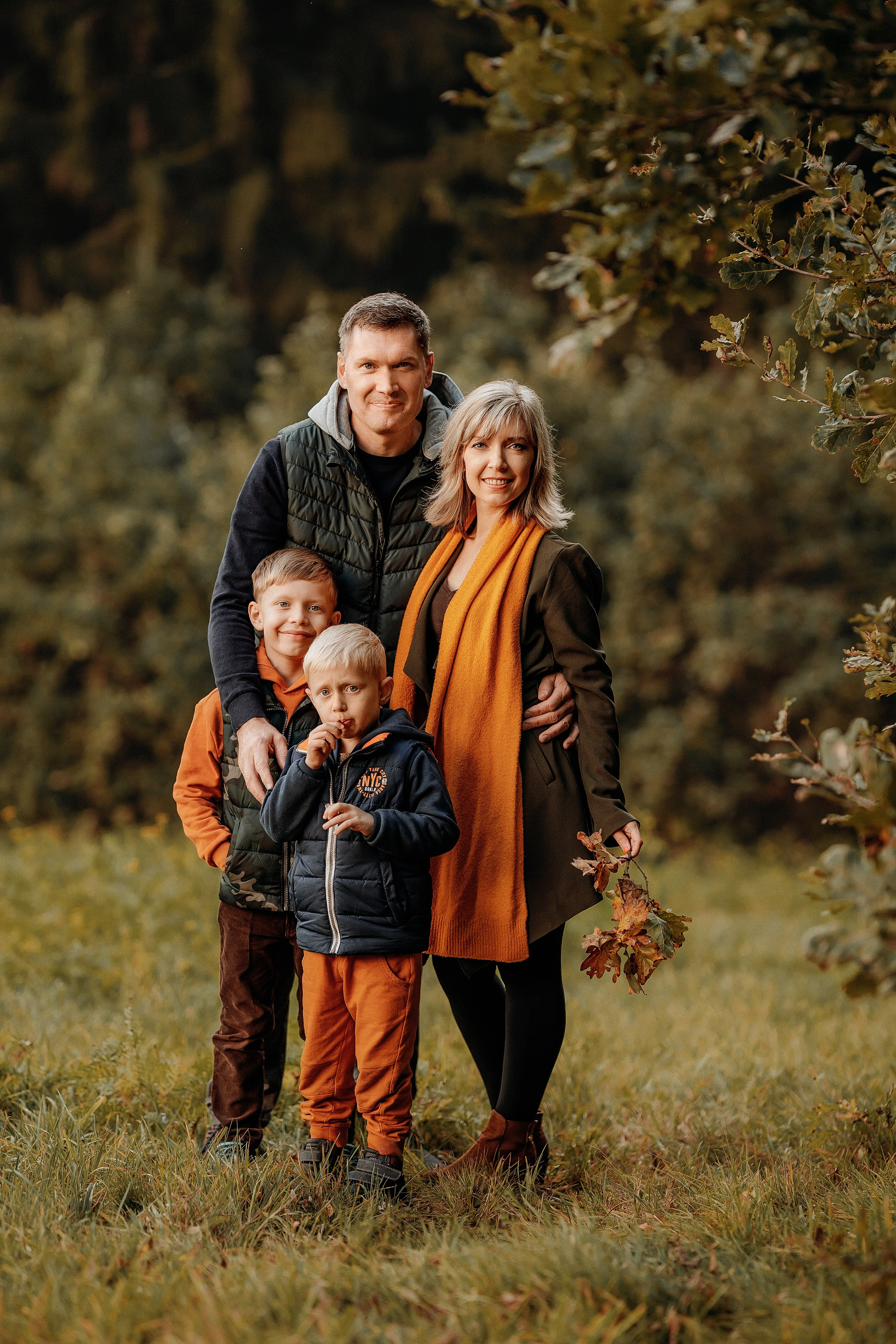 Familienausflug im Herbstwald. Portraitfotografie in Gründau Elena Ohnstedt